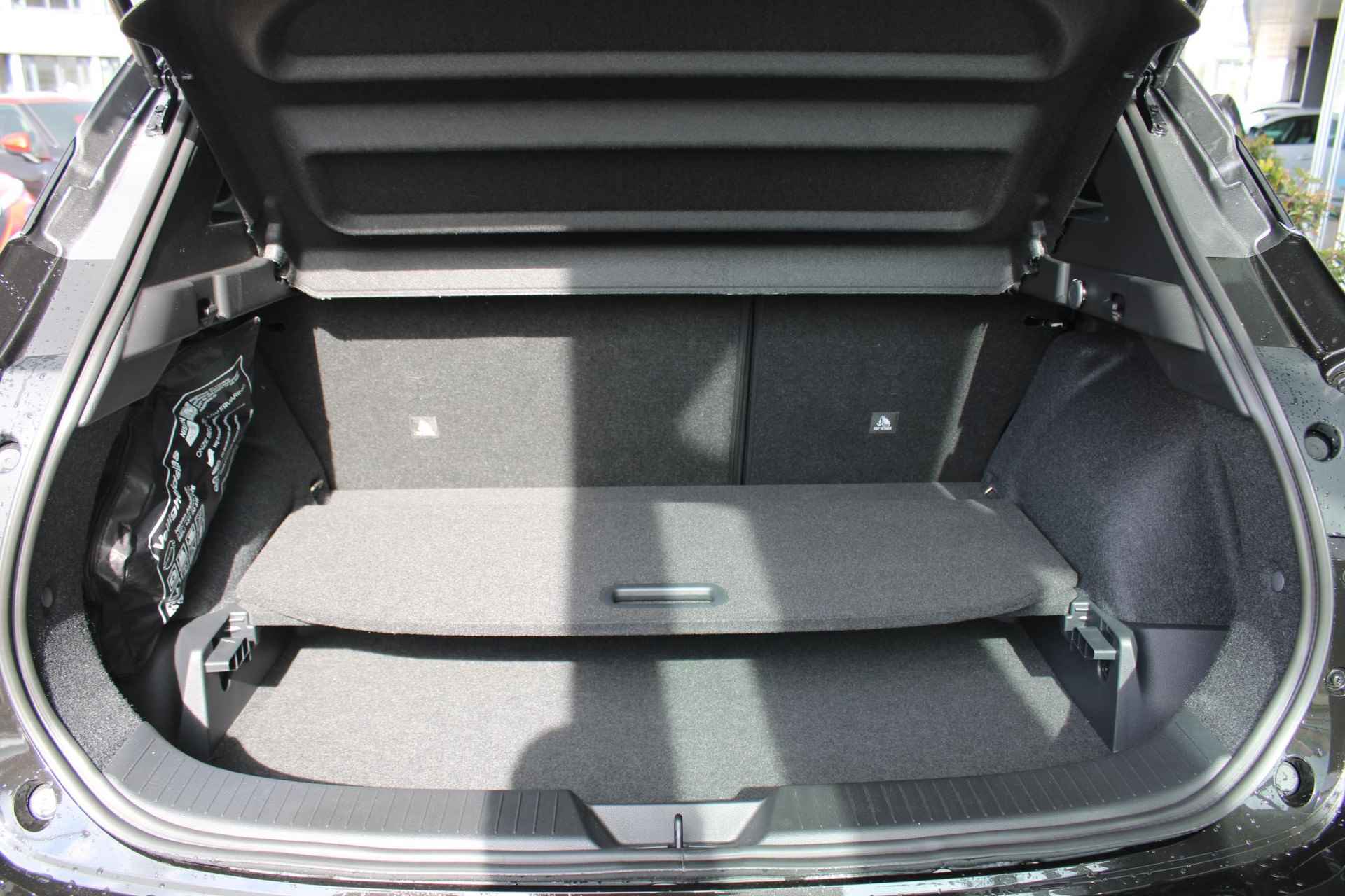 Nissan Qashqai 1.5 e-Power Black Edition 190PK AUTOMAAT | Panorama dak | 360-Camera | Parkeersensoren | Dodehoek detectie | Stoel/Stuur/Voorruit verwarming | Navigatie | Adaptive cruise control | Apple Carplay/Android auto | 18'' Lichtmetalen velgen | - 30/61