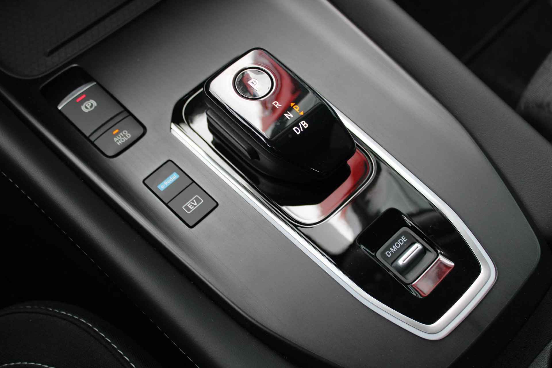 Nissan Qashqai 1.5 e-Power Black Edition 190PK AUTOMAAT | Panorama dak | 360-Camera | Parkeersensoren | Dodehoek detectie | Stoel/Stuur/Voorruit verwarming | Navigatie | Adaptive cruise control | Apple Carplay/Android auto | 18'' Lichtmetalen velgen | - 49/61