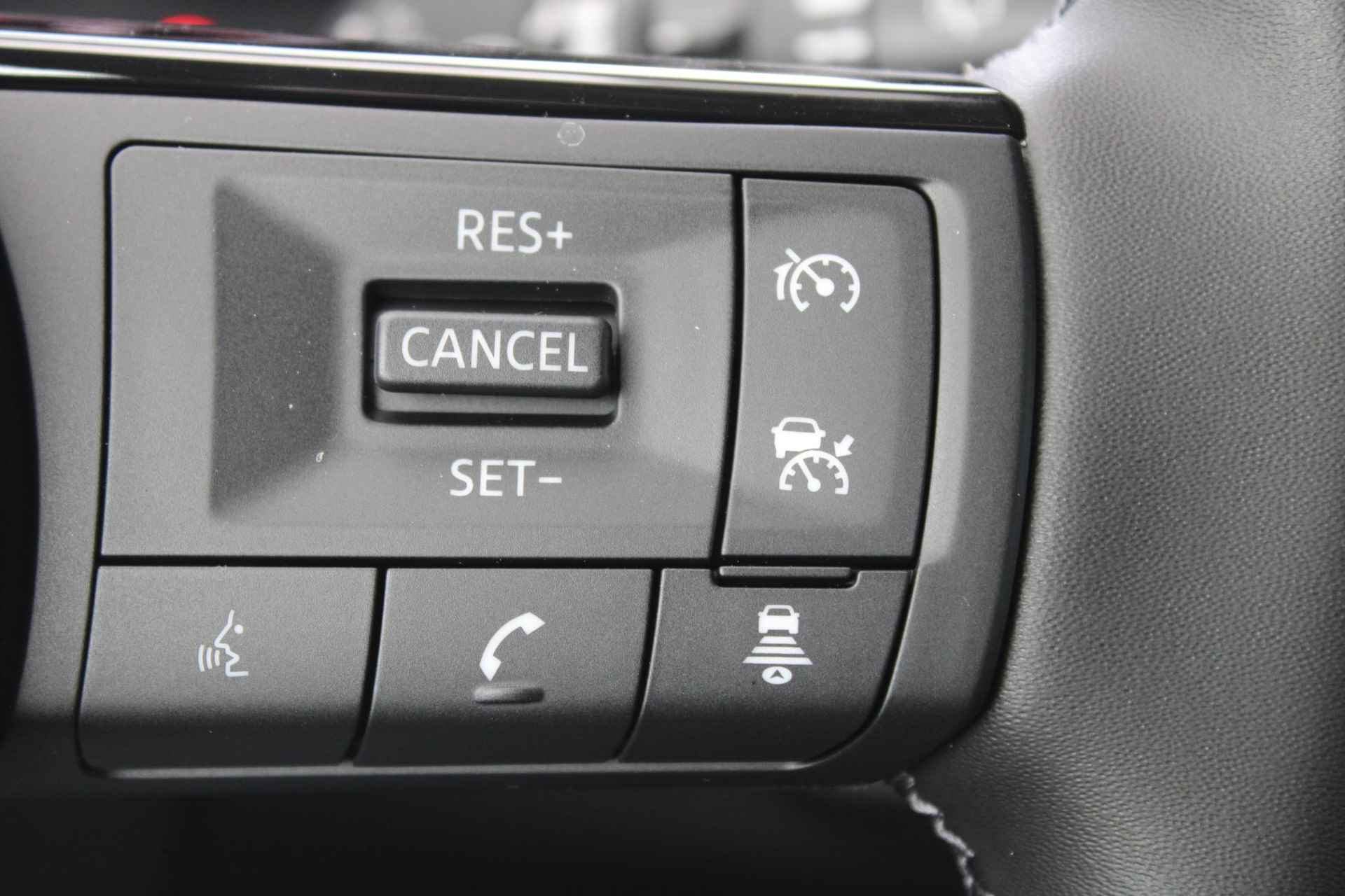 Nissan Qashqai 1.5 e-Power Black Edition 190PK AUTOMAAT | Panorama dak | 360-Camera | Parkeersensoren | Dodehoek detectie | Stoel/Stuur/Voorruit verwarming | Navigatie | Adaptive cruise control | Apple Carplay/Android auto | 18'' Lichtmetalen velgen | - 54/61