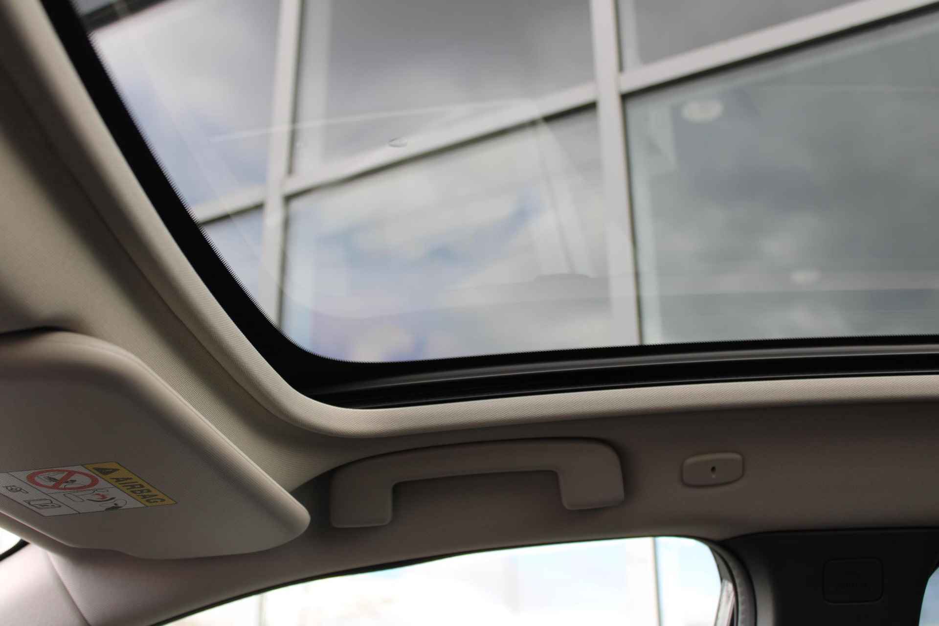 Nissan Qashqai 1.5 e-Power Black Edition 190PK AUTOMAAT | Panorama dak | 360-Camera | Parkeersensoren | Dodehoek detectie | Stoel/Stuur/Voorruit verwarming | Navigatie | Adaptive cruise control | Apple Carplay/Android auto | 18'' Lichtmetalen velgen | - 61/61
