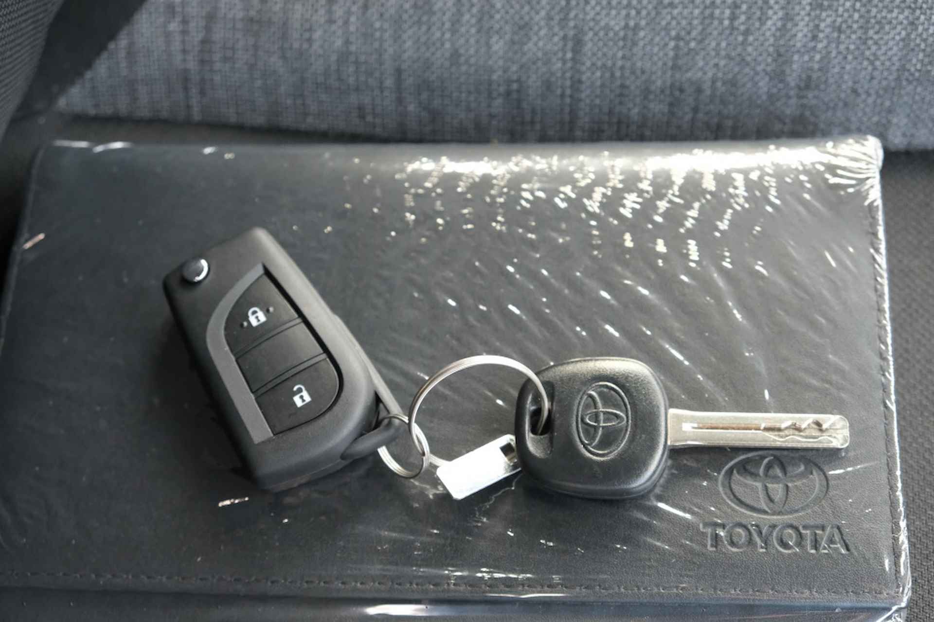 Toyota Aygo X 1.0 VVT-i MT Play | Apple CarPlay / Android Auto | Airco | Safet - 6/40