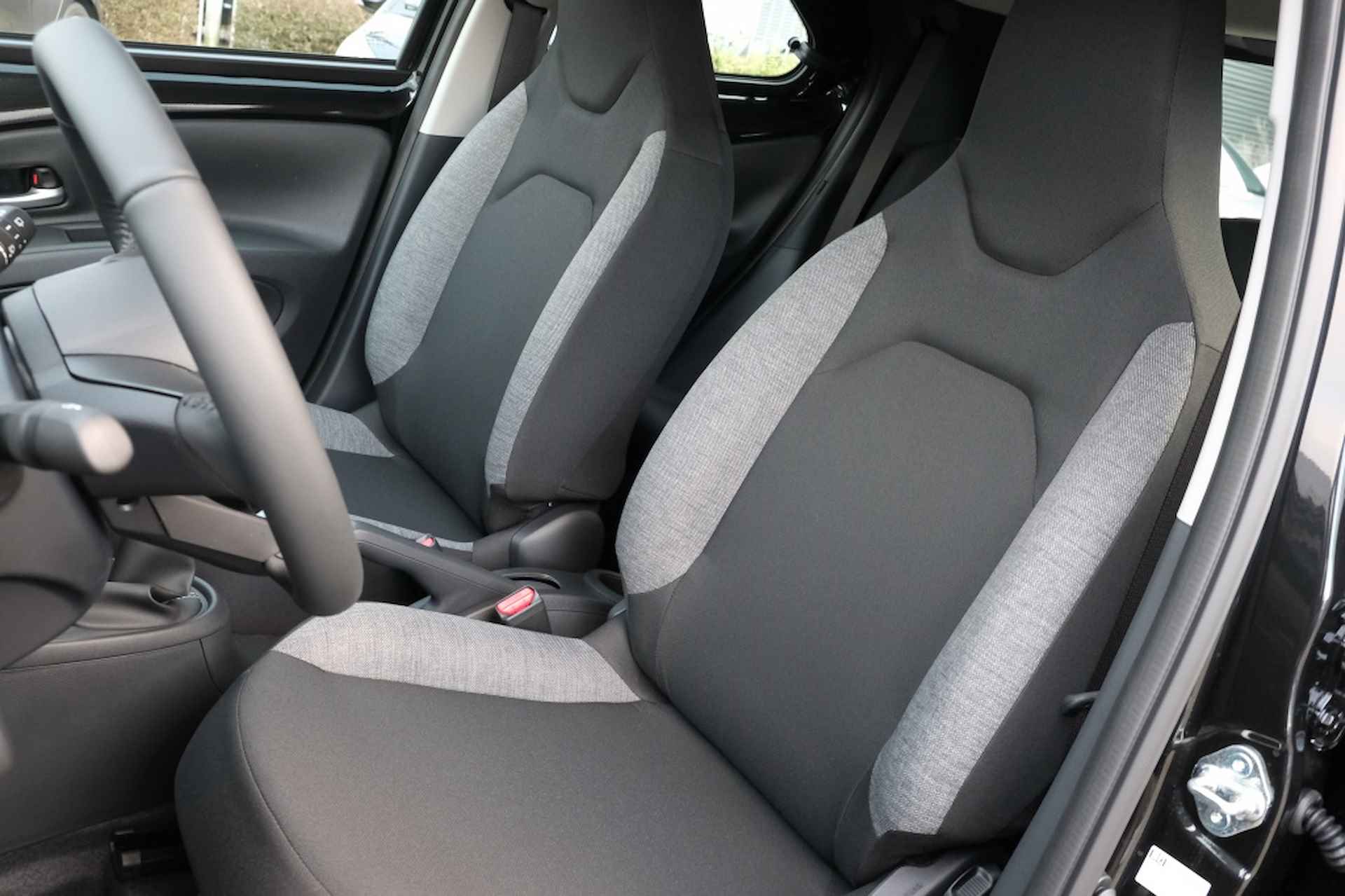 Toyota Aygo X 1.0 VVT-i MT Play | Apple CarPlay / Android Auto | Airco | Safet - 14/40