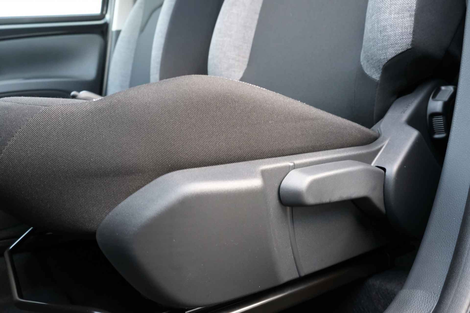 Toyota Aygo X 1.0 VVT-i MT Play | Apple CarPlay / Android Auto | Airco | Safet - 15/40
