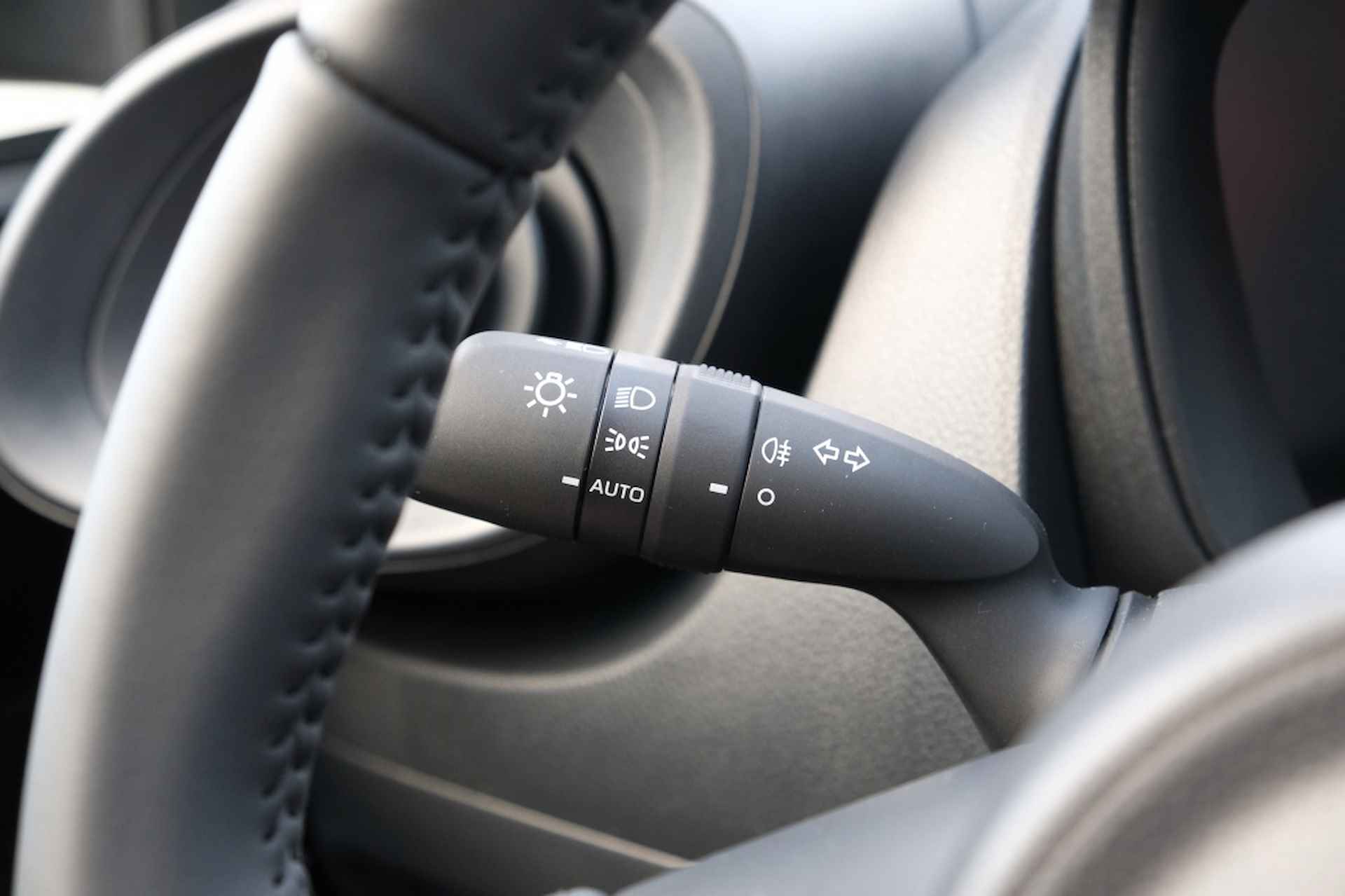 Toyota Aygo X 1.0 VVT-i MT Play | Apple CarPlay / Android Auto | Airco | Safet - 17/40