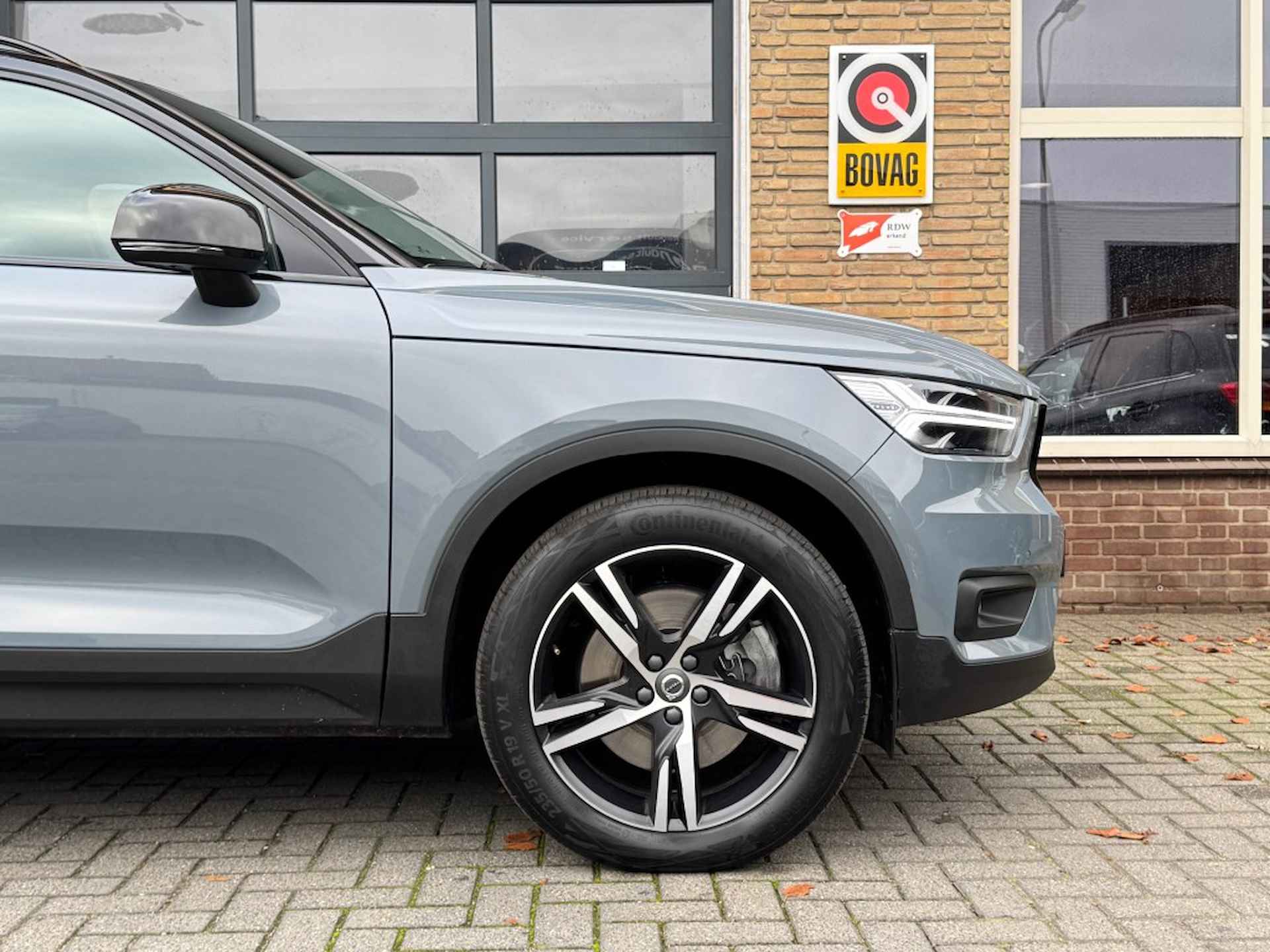 VOLVO Xc40 T5 RECHARGE 262PK PHEV R-DESIGN LEER/LED/CARPLAY/2-TONE/1 EIG./N - 44/48