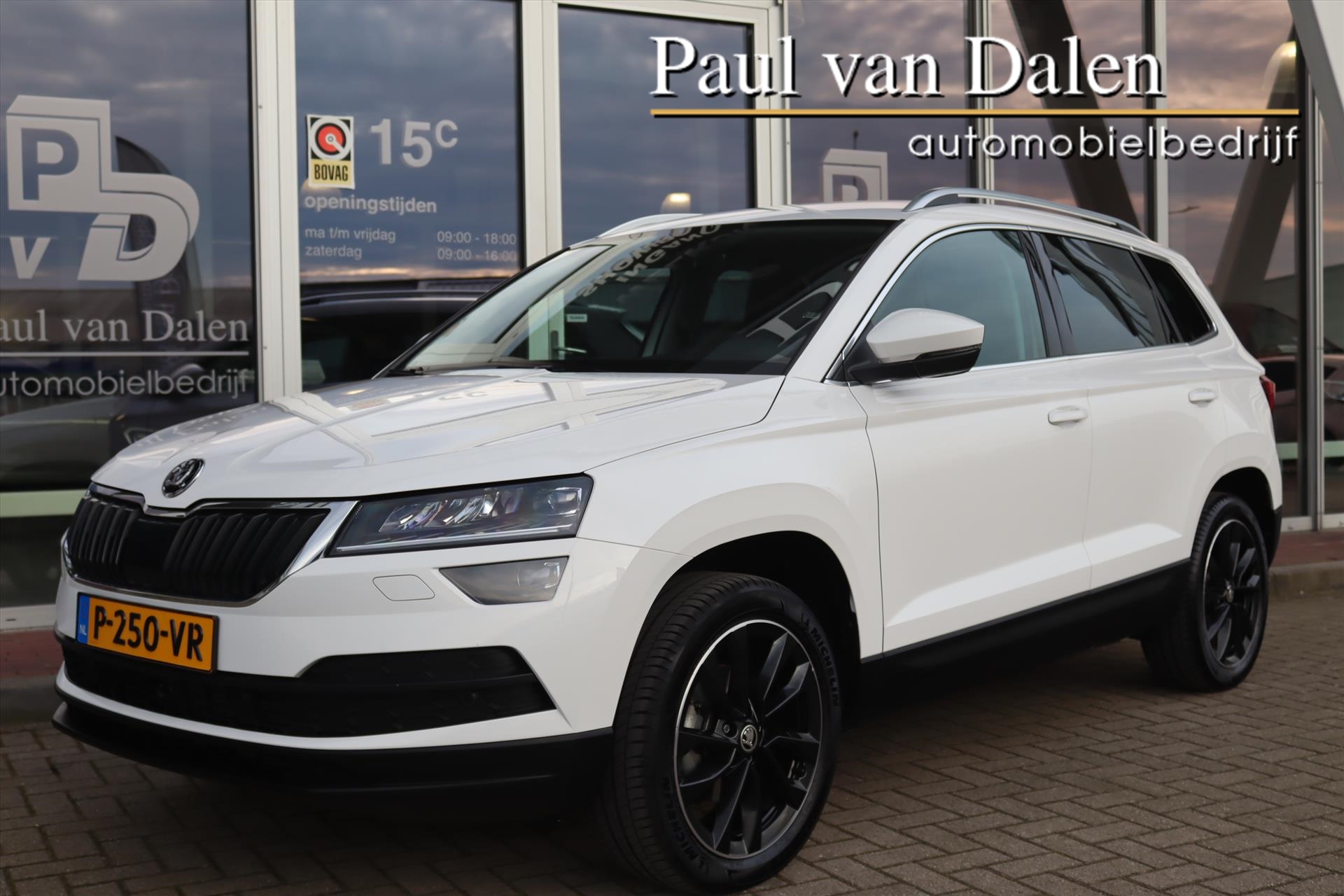 Skoda Karoq 1.5TSI 150PK AUTOMAAT STYLE Navi | Trekhaak | Keyless | Camera | Stoel/stuurverw | 18 Inch Lm | Adapt.Cruise | Led | Carplay |