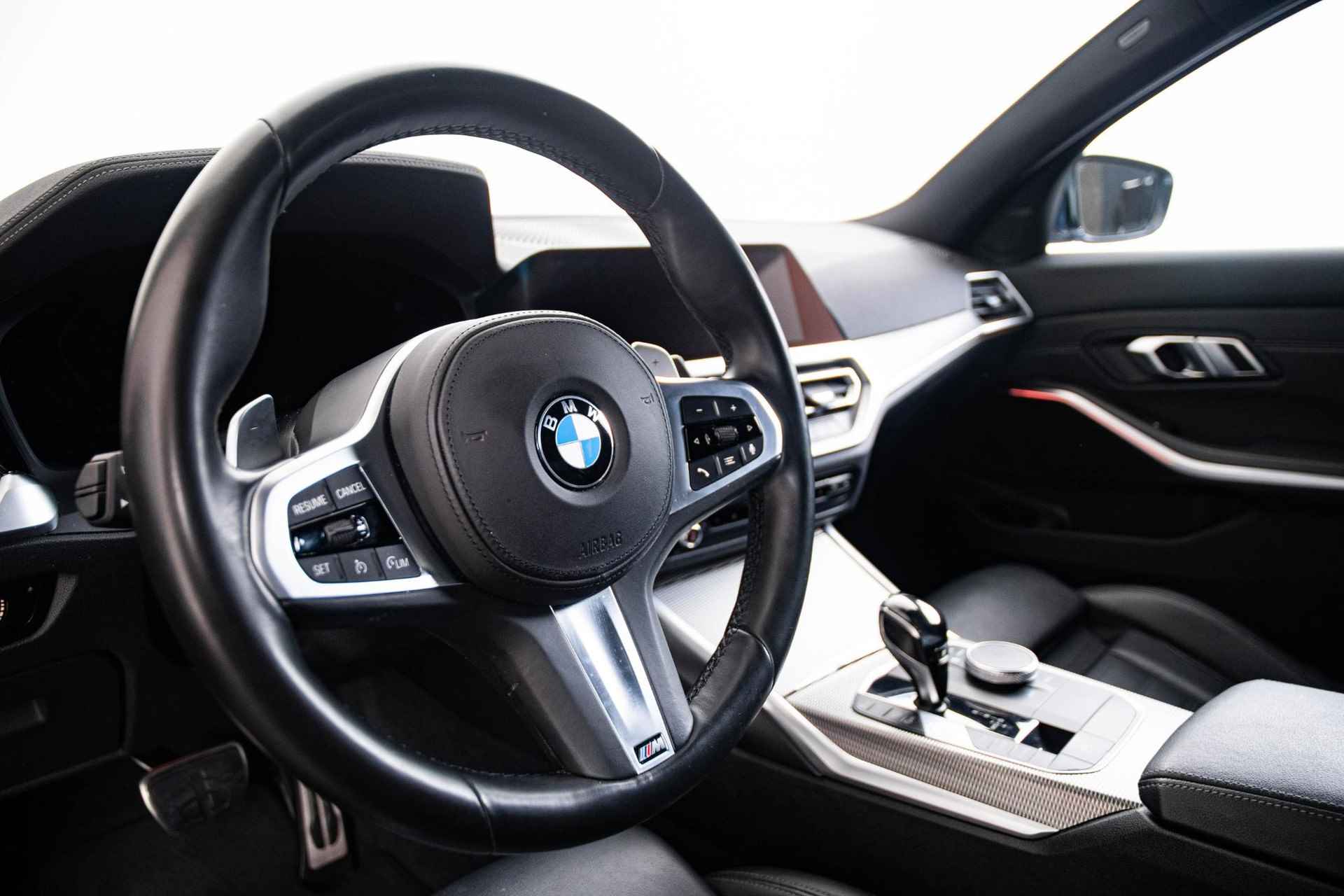 BMW 3-serie 320i High Executive M Sport - Leder - HiFi System - Stoelverwarming - LED - DAB - Live Cockpit Professional - 40/50