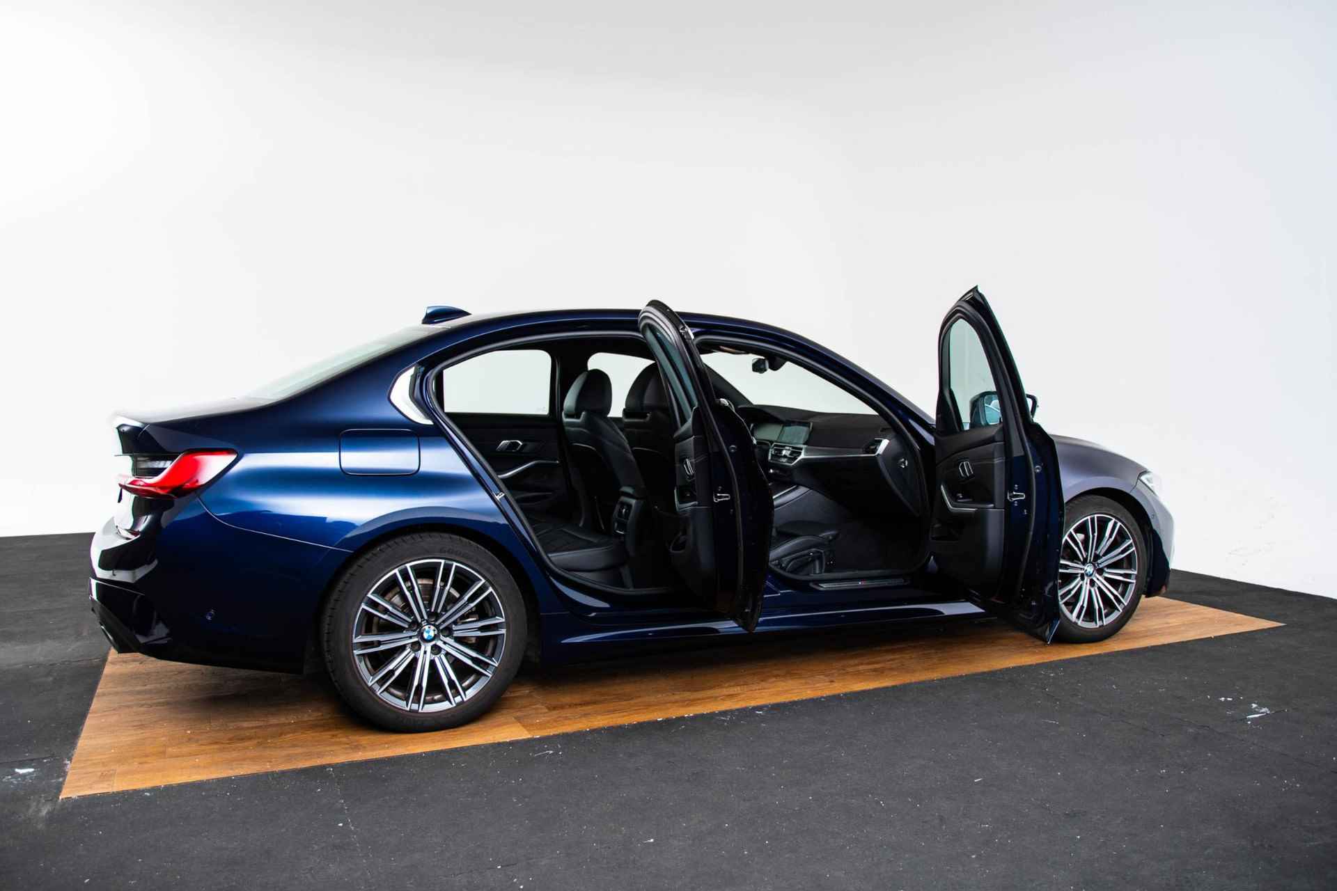 BMW 3-serie 320i High Executive M Sport - Leder - HiFi System - Stoelverwarming - LED - DAB - Live Cockpit Professional - 9/50