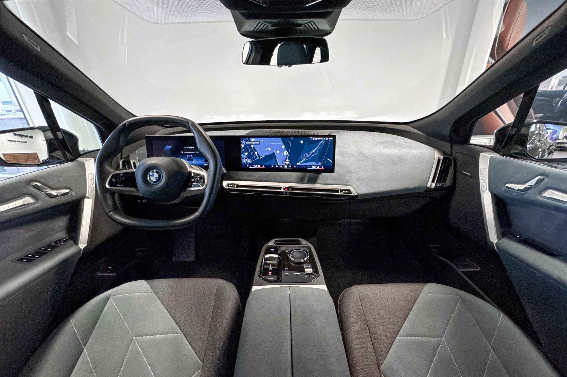 BMW iX xDrive40 Business Edition Plus 77 kWh | Driving Assistant Pro | Harman Kardon | Glazen Panoramadak | Trekhaak | - 11/29