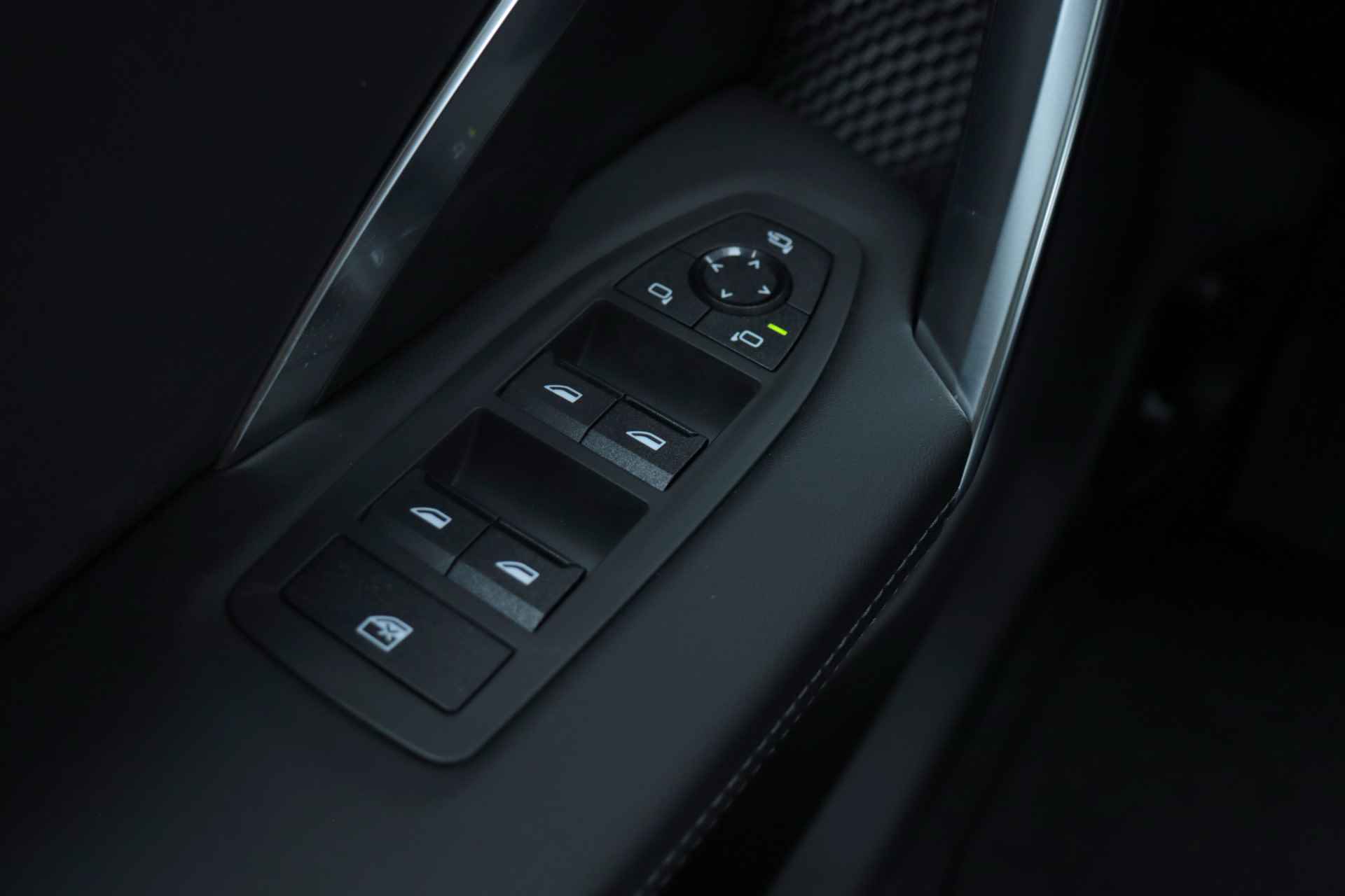BMW X2 sDrive20i | M Sportpakket Pro / Premium Pack / Panodak / Harman Kardon / Driving Assistant / Head-Up / Elektr. Stoelen - 30/40