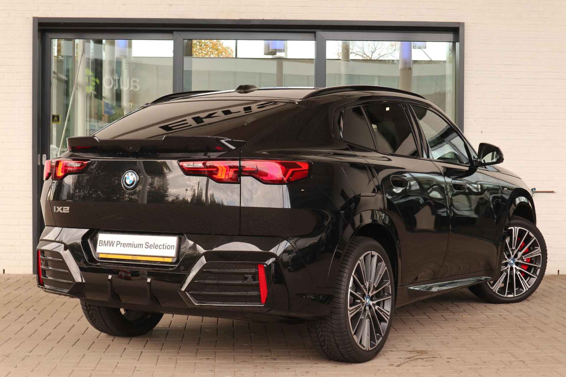 BMW iX2 eDrive20 M Sportpakket Pro | Innovation Pack | Comfort Pack | Panoramadak - 4/30