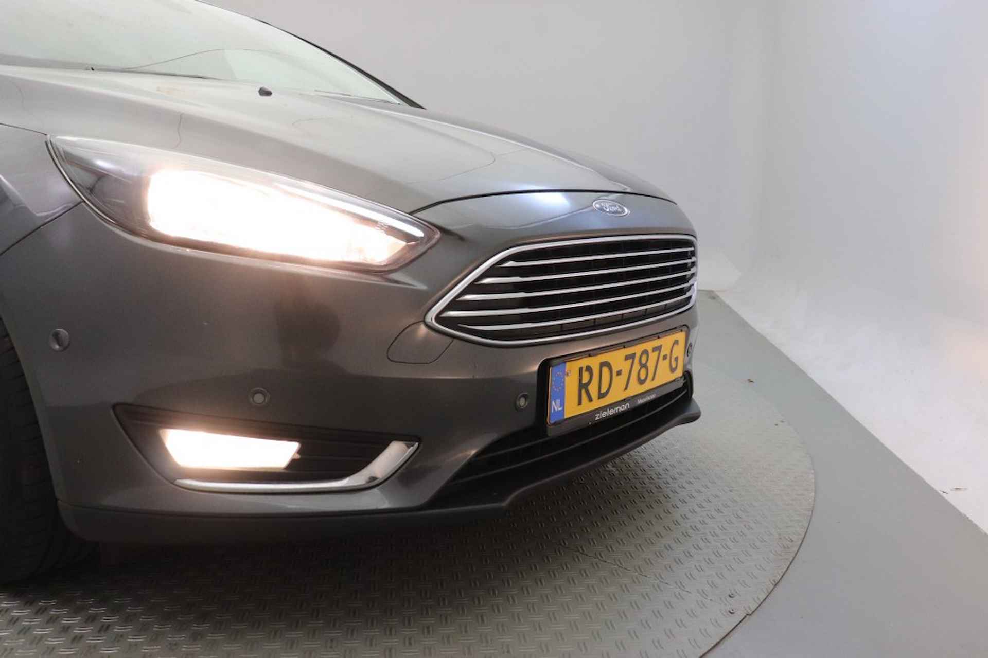 FORD Focus 2.0 TDCI wagon Titanium - Carplay, Clima - 28/29