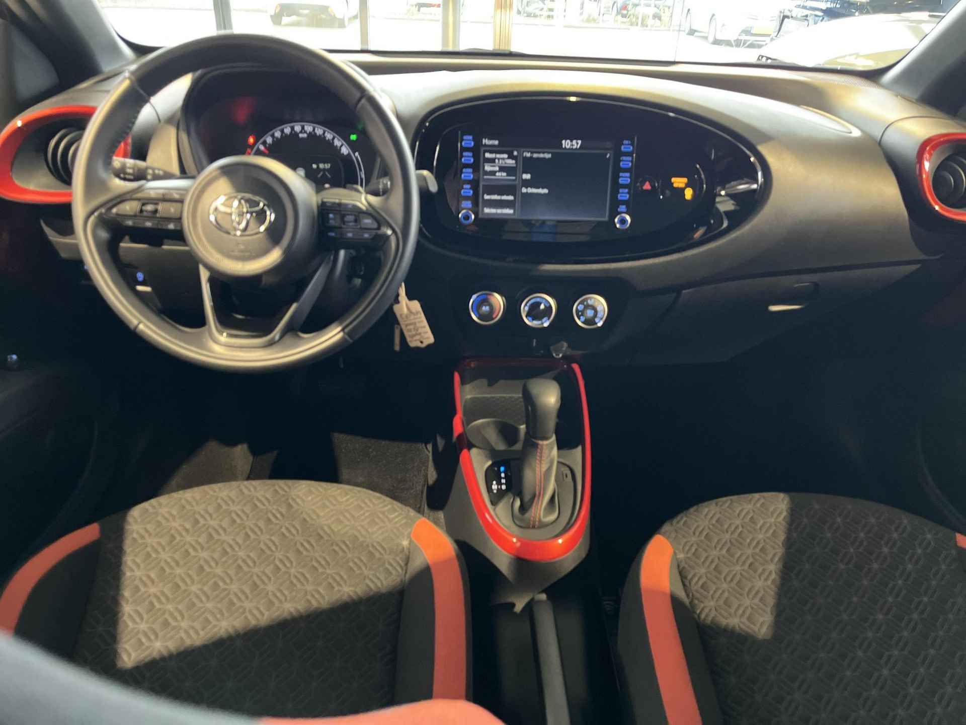 Toyota Aygo X 1.0 VVT-i S-CVT Pulse | All-in prijs | Automaat | Apple/Android | Camera | - 26/28