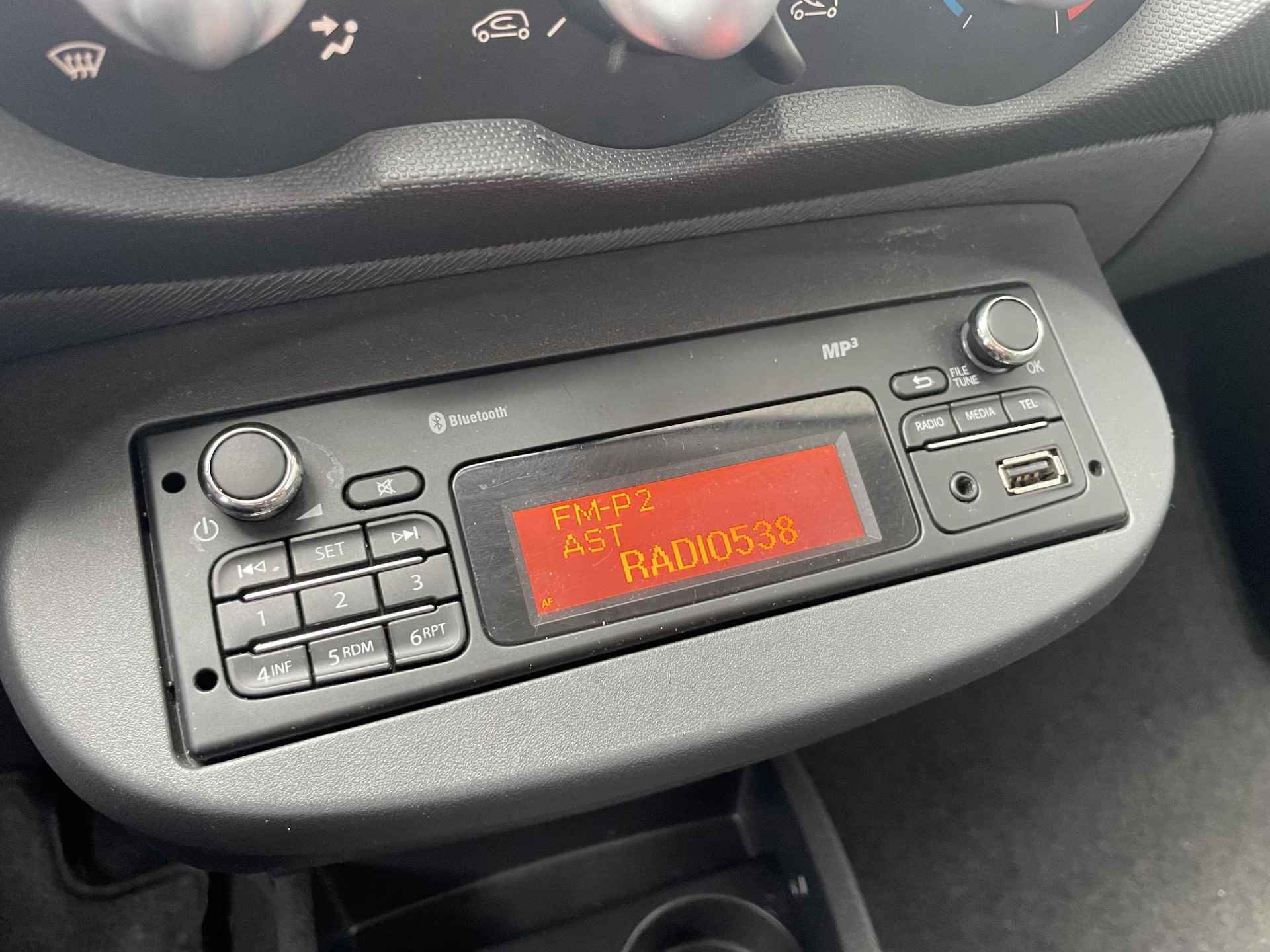 Renault Twingo 1.2 16V Parisienne | Distributieriem vervangen | Airco | Radio met Bleutooth - 21/24