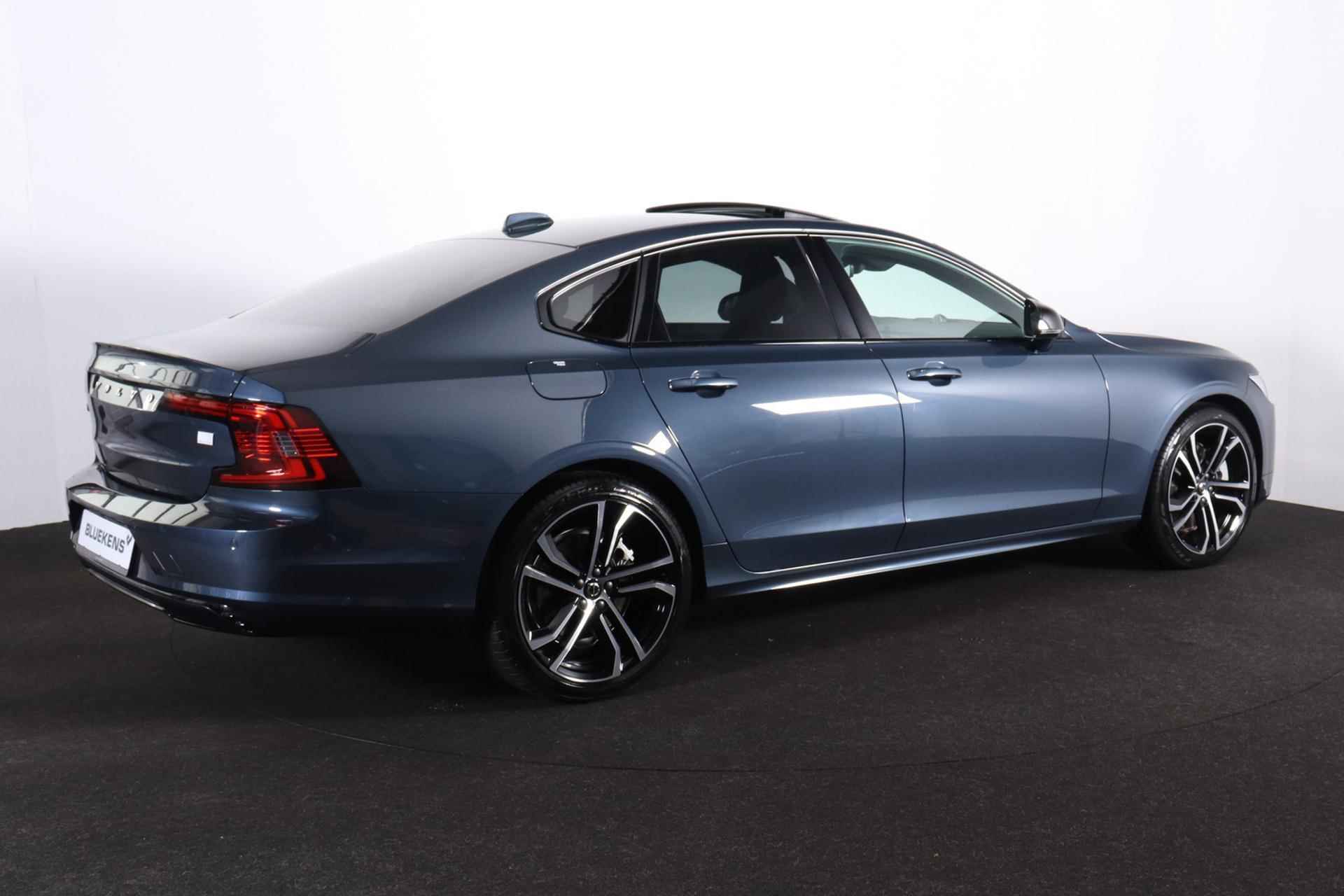 Volvo S90 T8 AWD Ultimate Dark - LONG RANGE - Luchtvering - Schuif/kanteldak - IntelliSafe Assist & Surround - 360° Camera - Bowers & Wilkins audio - Verwarmde voorstoelen, stuur & achterbank - Parkeersensoren voor & achter - Elektr. bedienb. voorstoelen met geheugen - Head up display - Extra getint glas - 20' LMV - 5/27