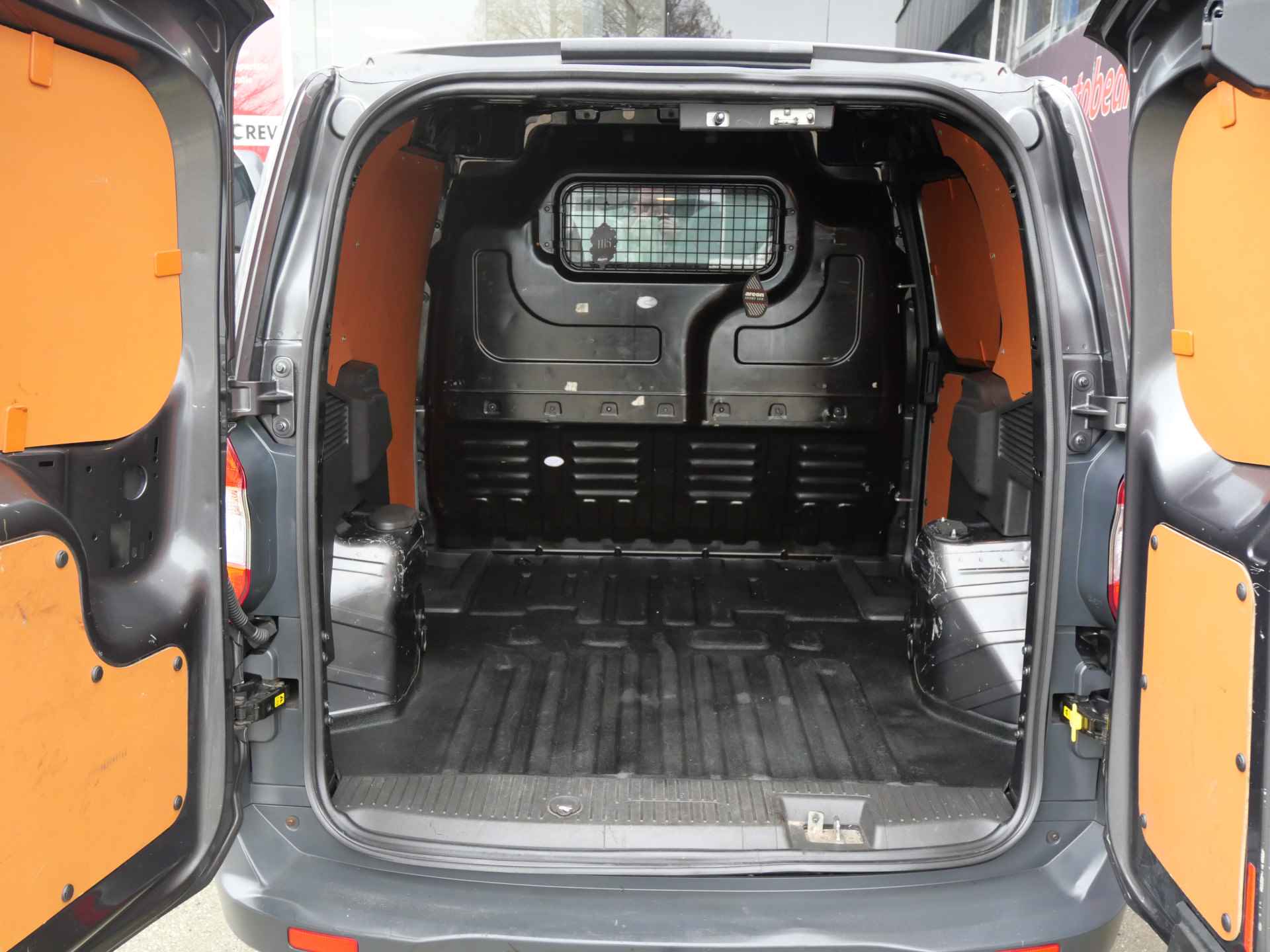 Ford Transit Courier 1.5 TDCI EDITION | CLIMA | NAVI | CAMERA | TREKHAAK | MARGE | NIEUWE APK!! - 15/20