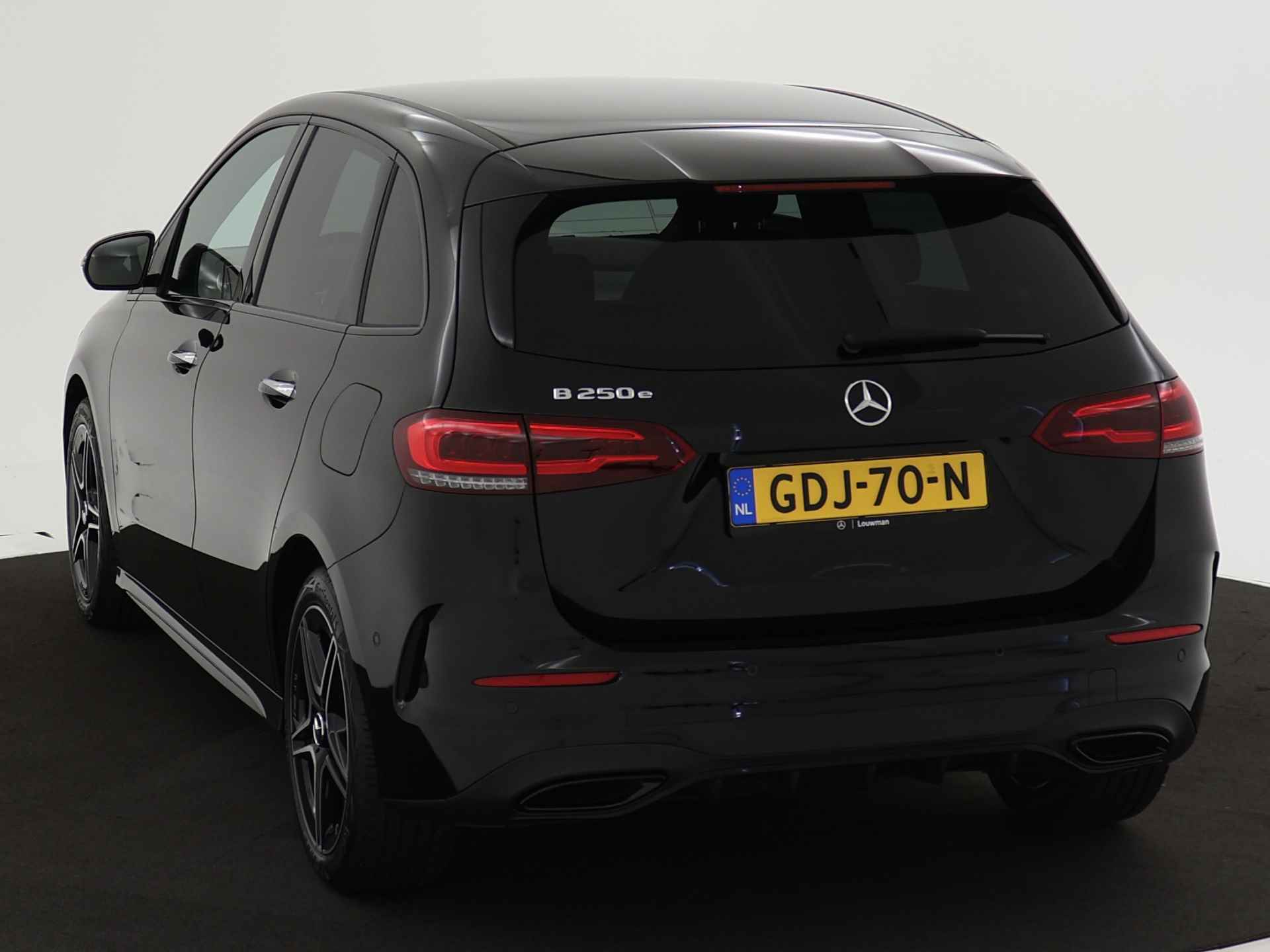 Mercedes-Benz B-Klasse 250 e AMG plug-In Hybride Limited | AMG Styling | Sfeerverlichting | Night Pakket | Neerklapbare achterbank | Licht- en zicht pakket | Inclusief 24 maanden Mercedes-Benz Certified garantie voor Europa. - 16/43