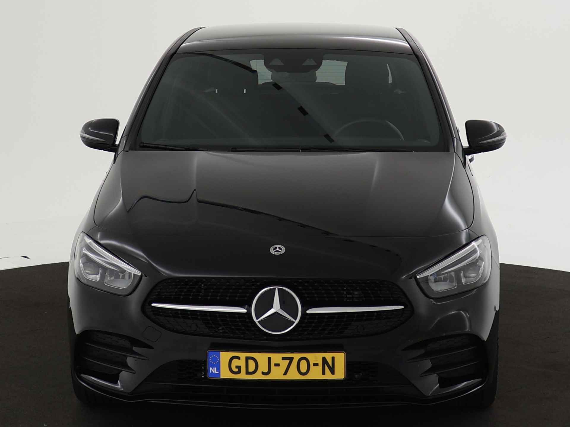 Mercedes-Benz B-Klasse 250 e AMG plug-In Hybride Limited | AMG Styling | Sfeerverlichting | Night Pakket | Neerklapbare achterbank | Licht- en zicht pakket | Inclusief 24 maanden Mercedes-Benz Certified garantie voor Europa. - 26/43