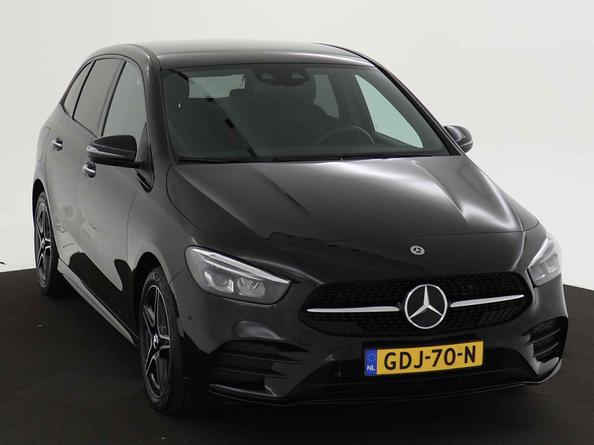 Mercedes-Benz B-Klasse 250 e AMG plug-In Hybride Limited | AMG Styling | Sfeerverlichting | Night Pakket | Neerklapbare achterbank | Licht- en zicht pakket | Inclusief 24 maanden Mercedes-Benz Certified garantie voor Europa. - 27/43