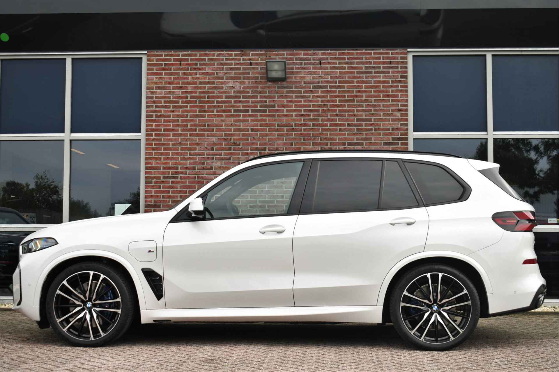 BMW X5 xDrive50e M-Sport Pro incl 5jr-Service Pano Massage 22" H/K 360 SoftCl Alc-hemel Zetelventilatie - 42/105