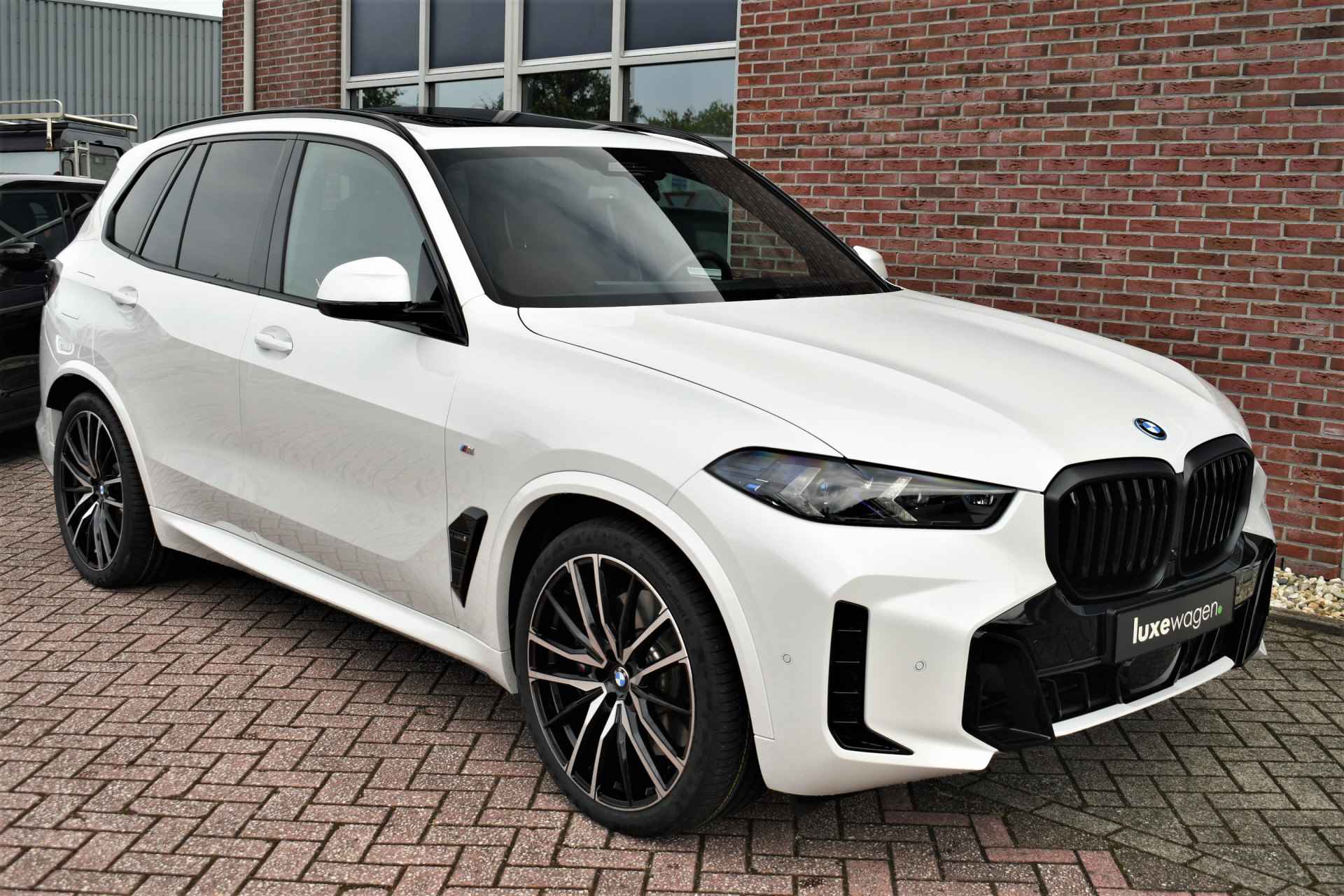 BMW X5 xDrive50e M-Sport Pro incl 5jr-Service Pano Massage 22" H/K 360 SoftCl Alc-hemel Zetelventilatie - 63/105