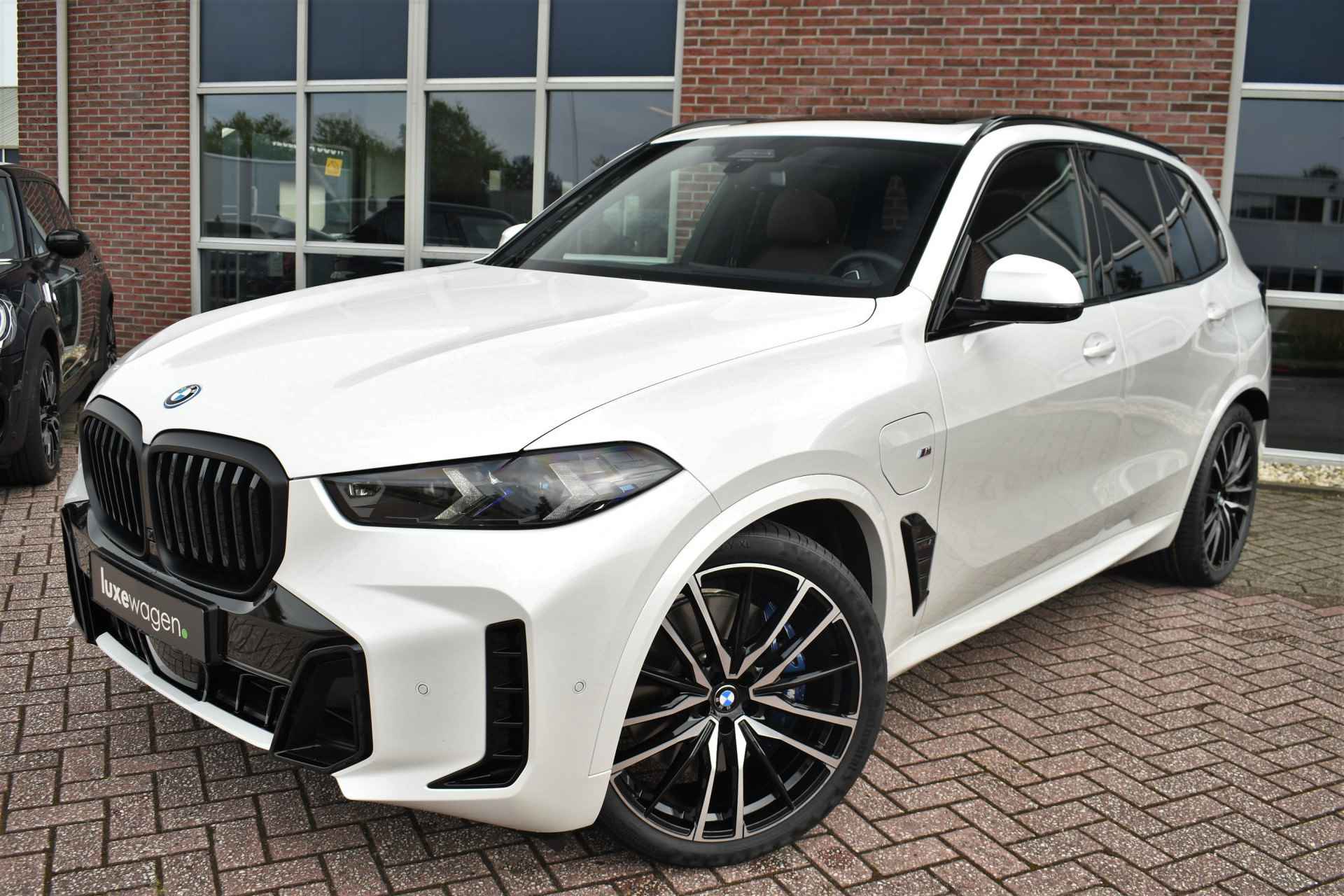 BMW X5 xDrive50e M-Sport Pro incl 5jr-Service Pano Massage 22" H/K 360 SoftCl Alc-hemel Zetelventilatie - 98/105