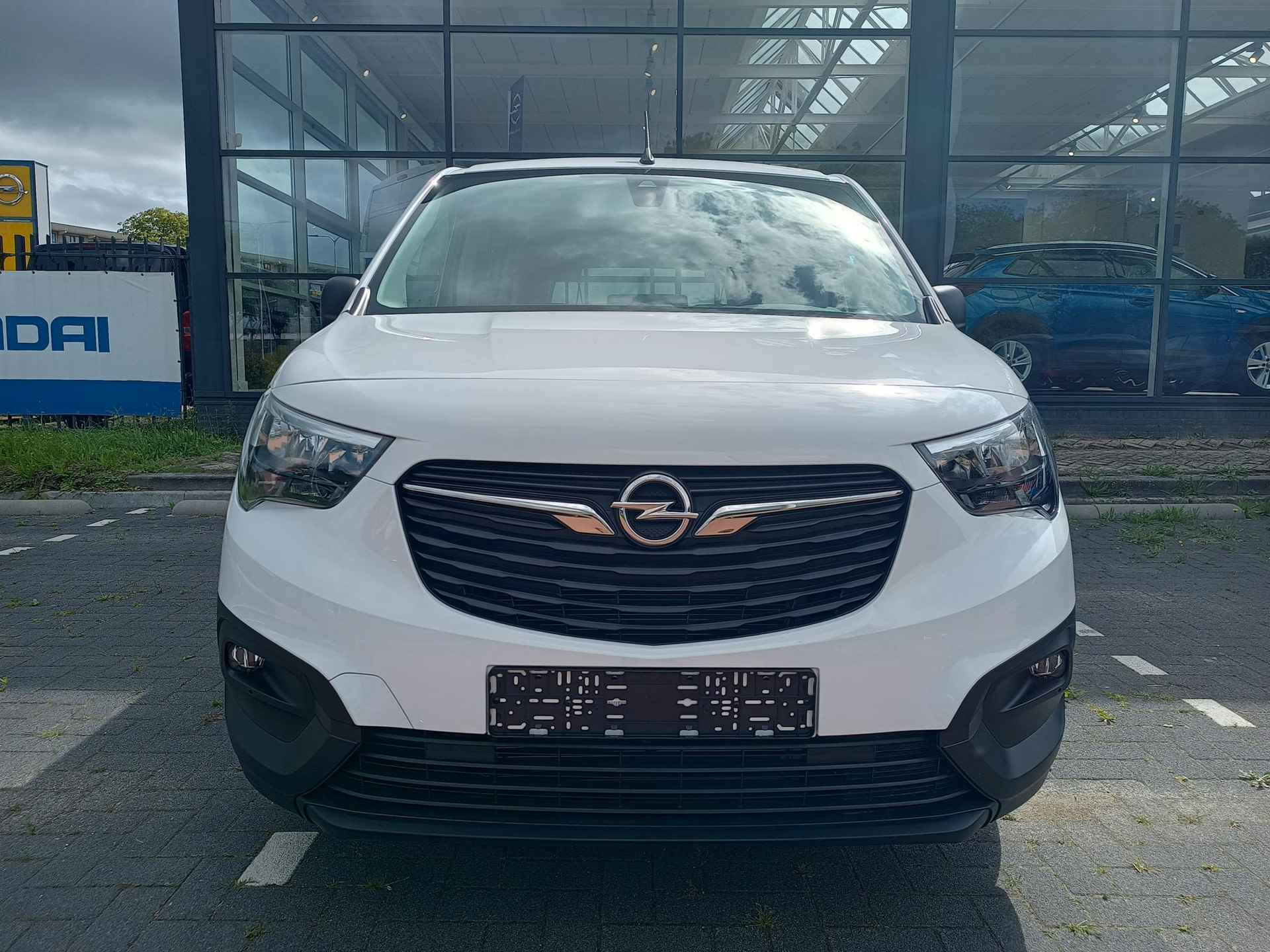 Opel Combo Electric ''LIFE'' L2 Edition 50 kWh | NAVI | Parkeersensoren achter | Comfortstoel | Neerklapbare passagiersstoel | Licht- en regensensor | Mistlampen | van €37.543 ex. BTW voor €35.750 ex. BTW | N30816 - 7/48