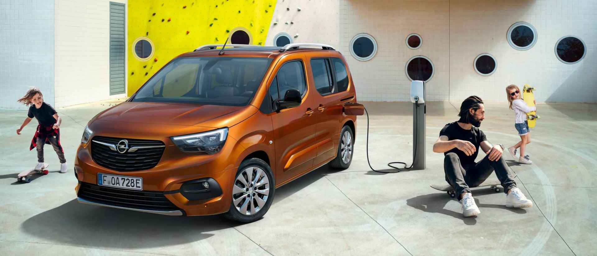 Opel Combo Electric ''LIFE'' L2 Edition 50 kWh | NAVI | Parkeersensoren achter | Comfortstoel | Neerklapbare passagiersstoel | Licht- en regensensor | Mistlampen | van €37.543 ex. BTW voor €35.750 ex. BTW | N30816 - 41/48