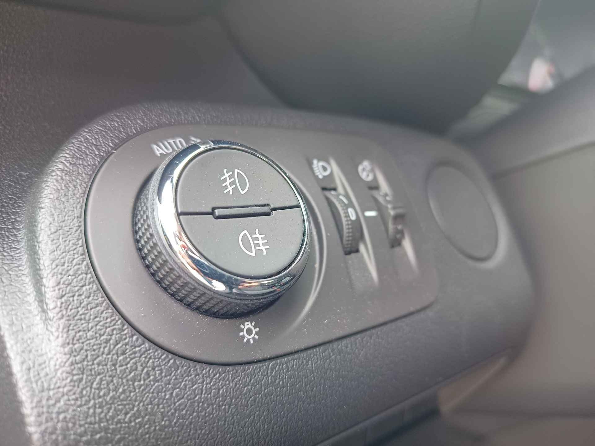 Opel Combo Electric ''LIFE'' L2 Edition 50 kWh | NAVI | Parkeersensoren achter | Comfortstoel | Neerklapbare passagiersstoel | Licht- en regensensor | Mistlampen | van €37.543 ex. BTW voor €35.750 ex. BTW | N30816 - 42/48