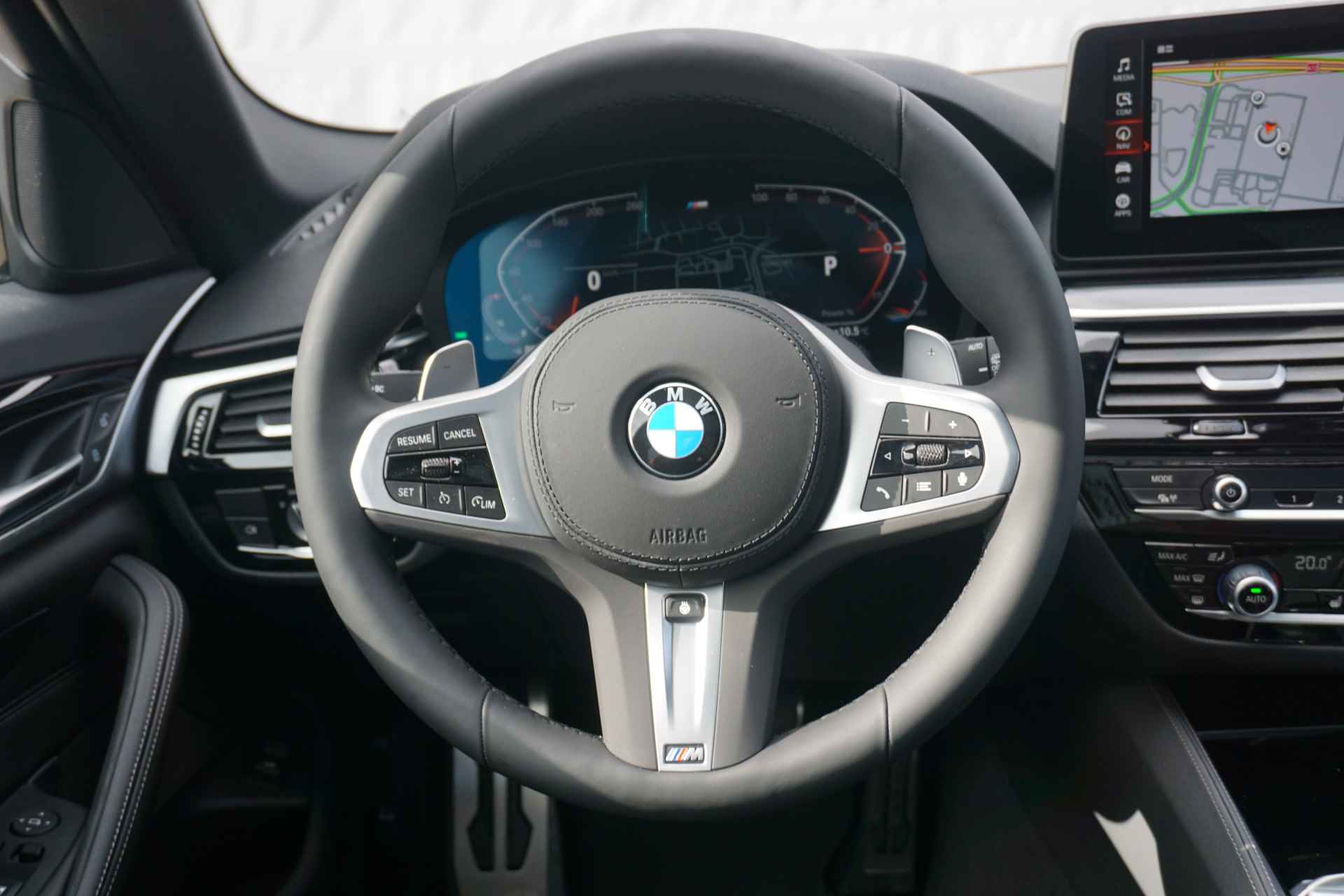 BMW 5 Serie Touring 520i High Executive M Sport Panorama Dak / Hifi / Laserlight / Trekhaak / Comfortstoelen - 9/23