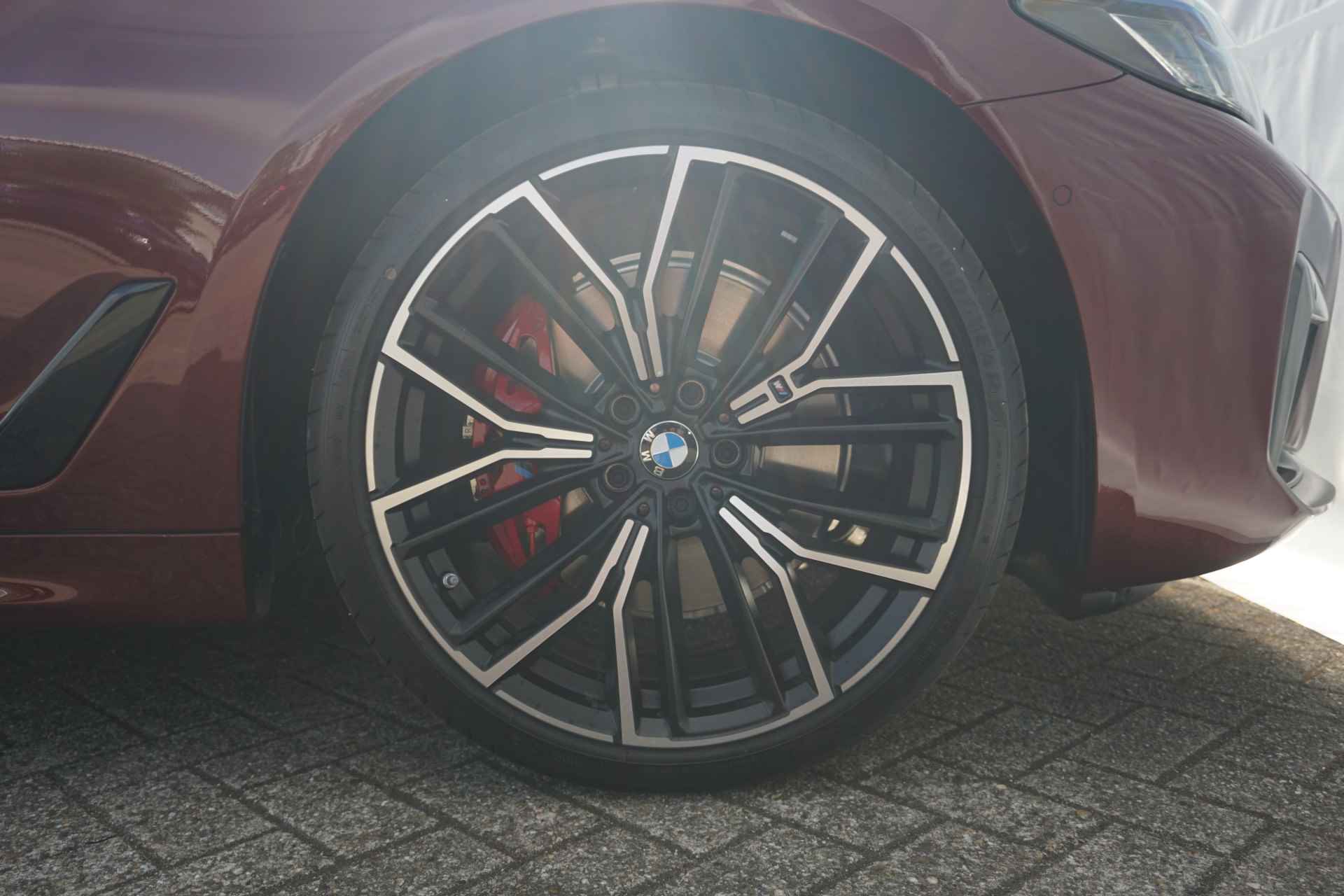 BMW 5 Serie Touring 520i High Executive M Sport Panorama Dak / Hifi / Laserlight / Trekhaak / Comfortstoelen - 20/23