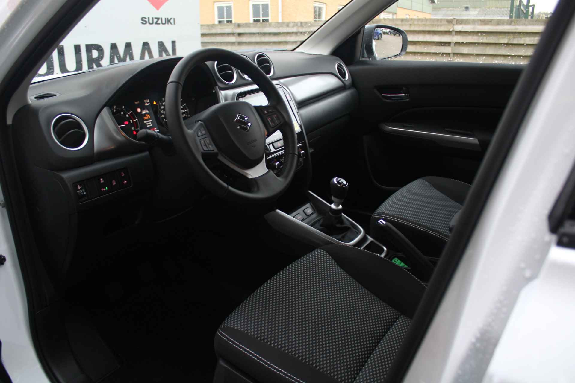 Suzuki Vitara 1.4 Boosterjet Select Smart Hybrid Navigatie, Achteruitrijcamera, Cruise Control Adaptief, Voorstoelen Verwarmd - 17/37