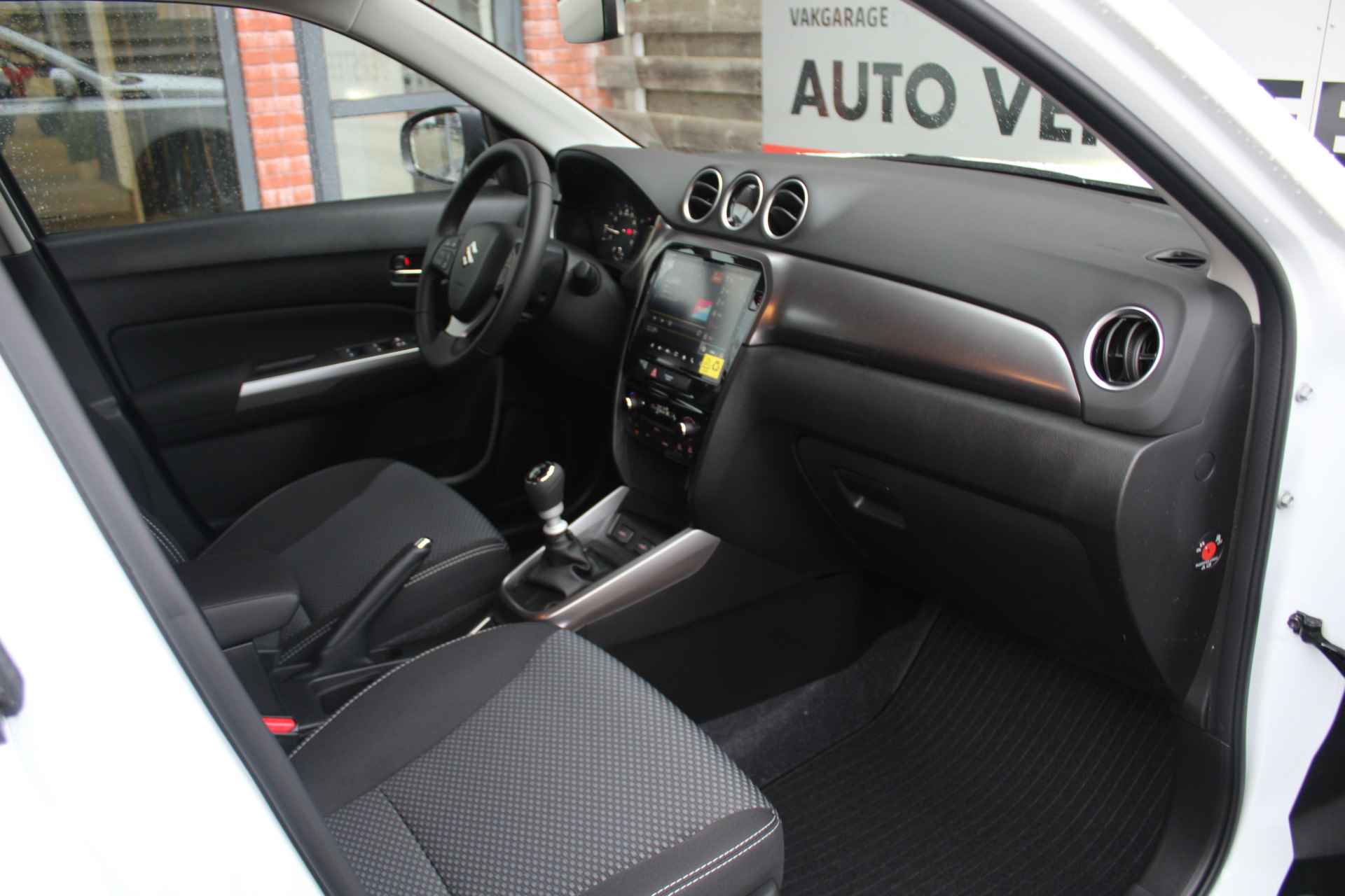 Suzuki Vitara 1.4 Boosterjet Select Smart Hybrid Navigatie, Achteruitrijcamera, Cruise Control Adaptief, Voorstoelen Verwarmd - 21/37