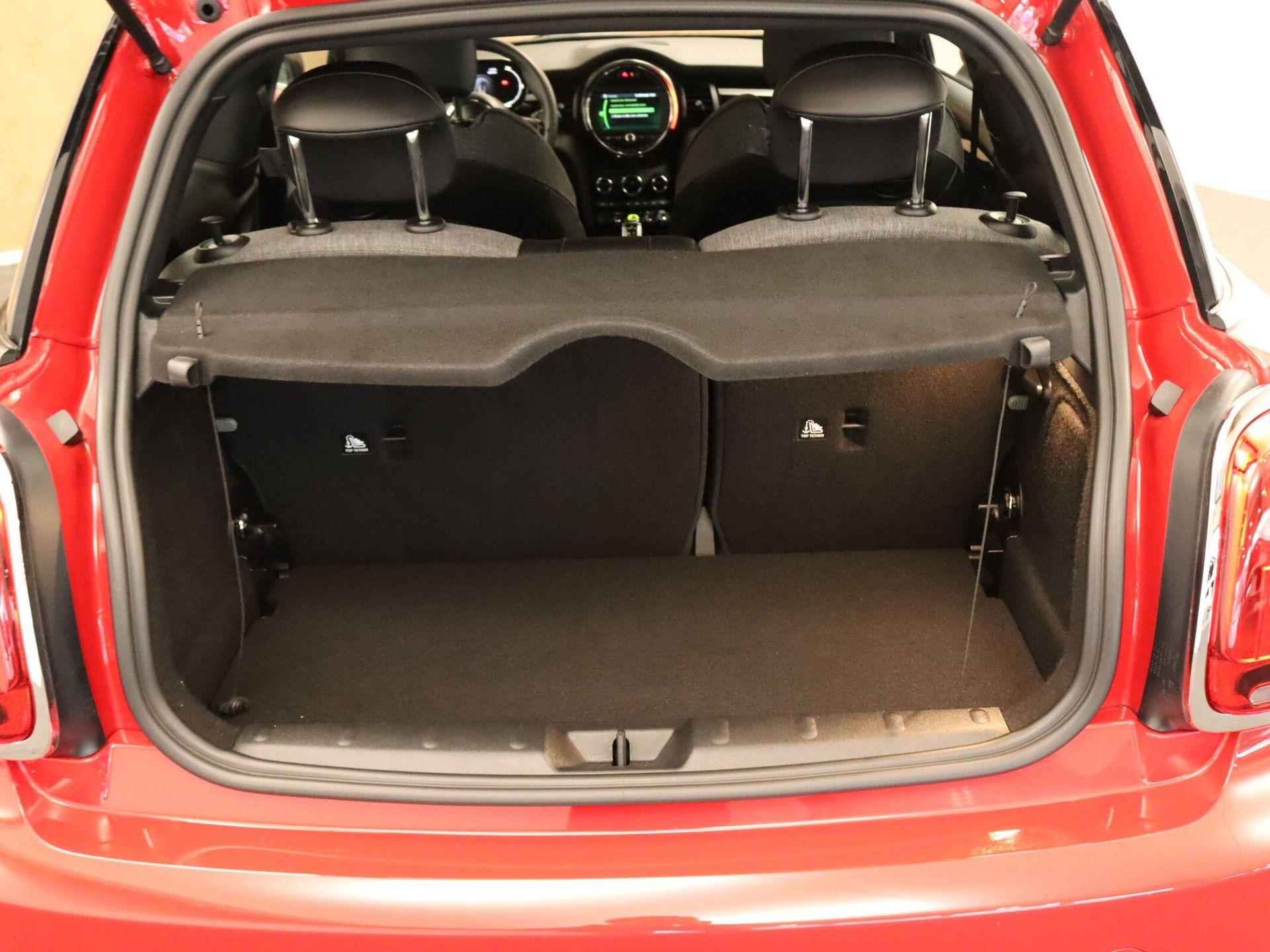 Mini Electric Essential 33 kWh - APPLE CARPLAY/ANDROID AUTO - VOORSTOELEN VERWARMD - HEMELBEKLEDING ZWART - KEYLESS ENTRY/START - CRUISE CONTROL - SPORTSTUUR - FULL-MAP NAVIGATIESYSTEEM - 7/42