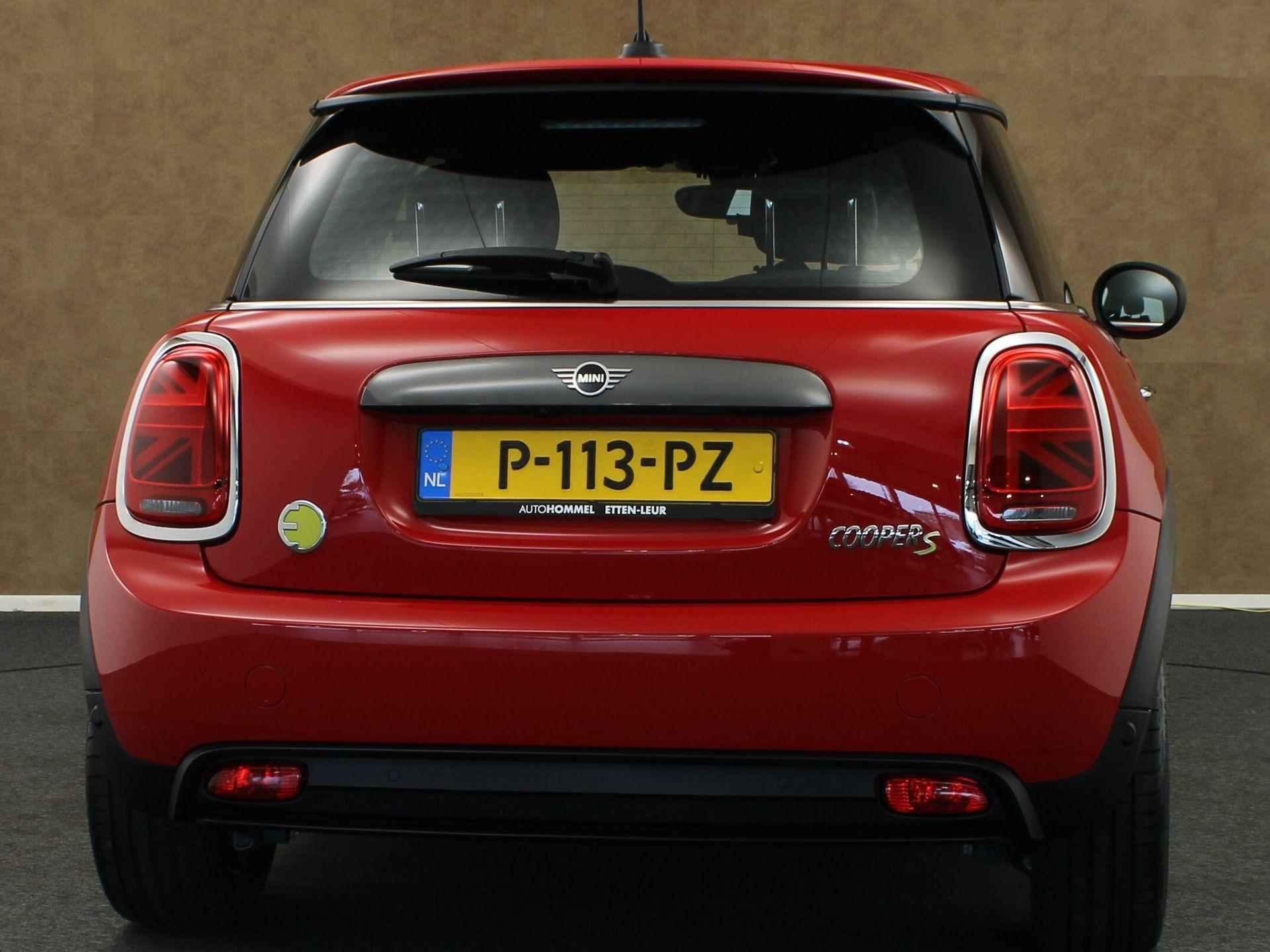 Mini Electric Essential 33 kWh - APPLE CARPLAY/ANDROID AUTO - VOORSTOELEN VERWARMD - HEMELBEKLEDING ZWART - KEYLESS ENTRY/START - CRUISE CONTROL - SPORTSTUUR - FULL-MAP NAVIGATIESYSTEEM - 9/42