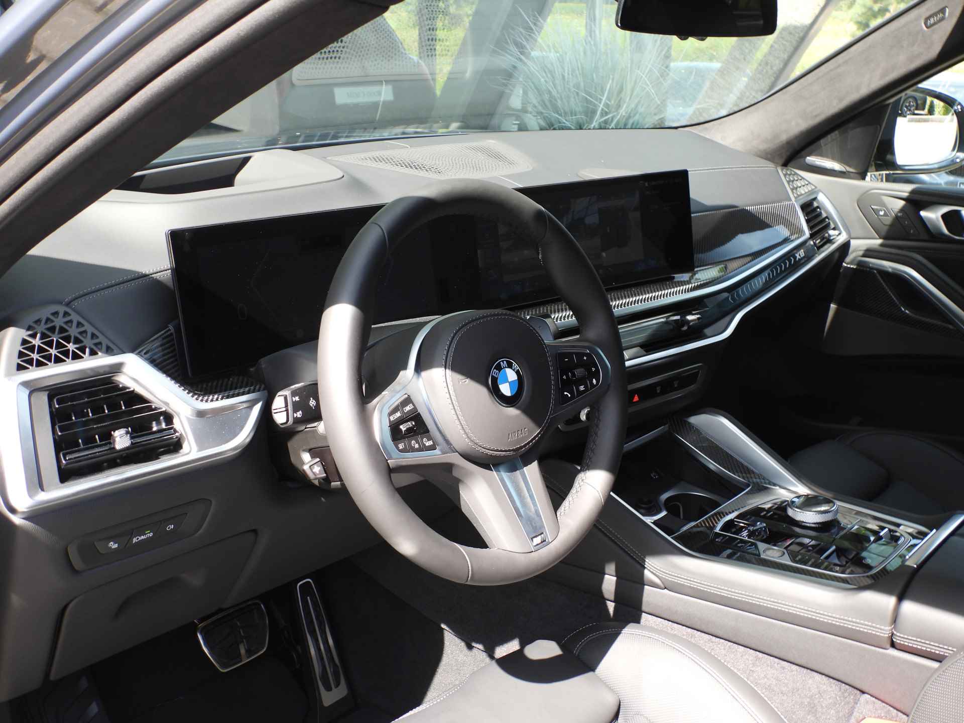 BMW X6 xDrive40i High Executive M Sport Automaat / Panoramadak / Trekhaak / Massagefunctie / Parking Assistant Professional  Stoelventilatie / Adaptieve LED / Soft-Close - 26/57