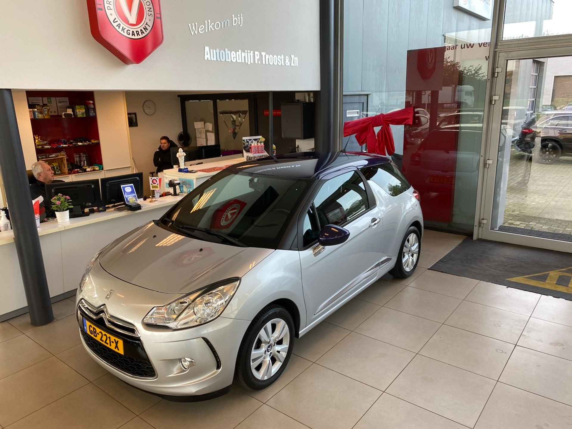 Citroën DS3 1.2 VTi So Chic,5 Zits,Navigatie,Climate&Cruisecontrol,Bleutooth met Spraakbediening,Elektrischpakket,Two-Tone Lak,16 Inch Lmv - 2/25