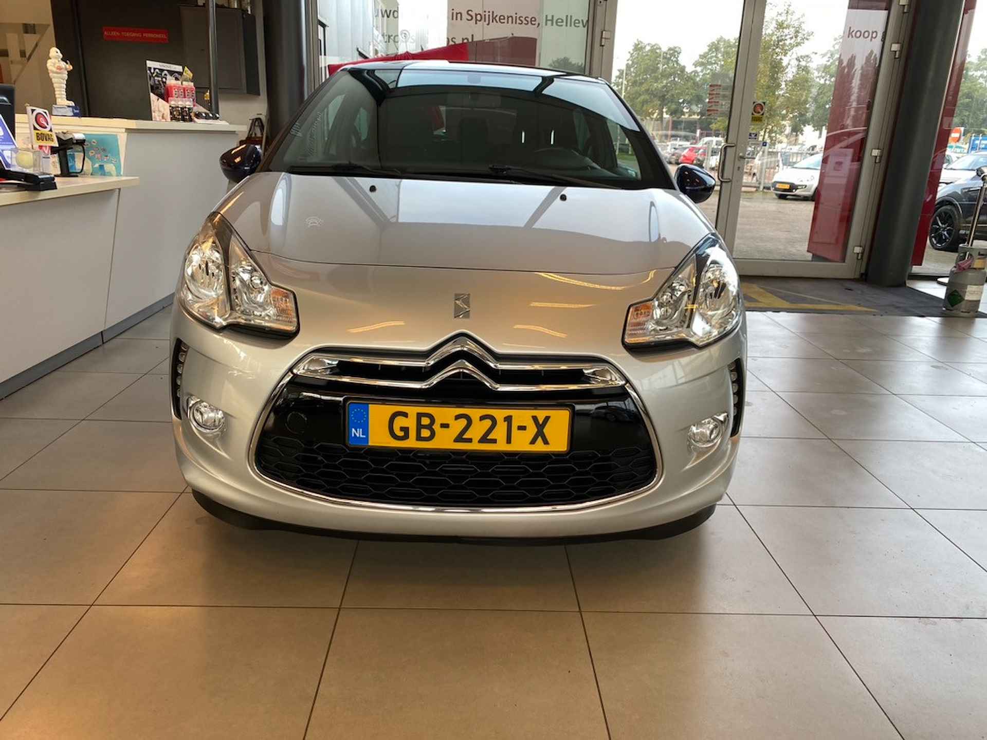 Citroën DS3 1.2 VTi So Chic,5 Zits,Navigatie,Climate&Cruisecontrol,Bleutooth met Spraakbediening,Elektrischpakket,Two-Tone Lak,16 Inch Lmv - 4/25