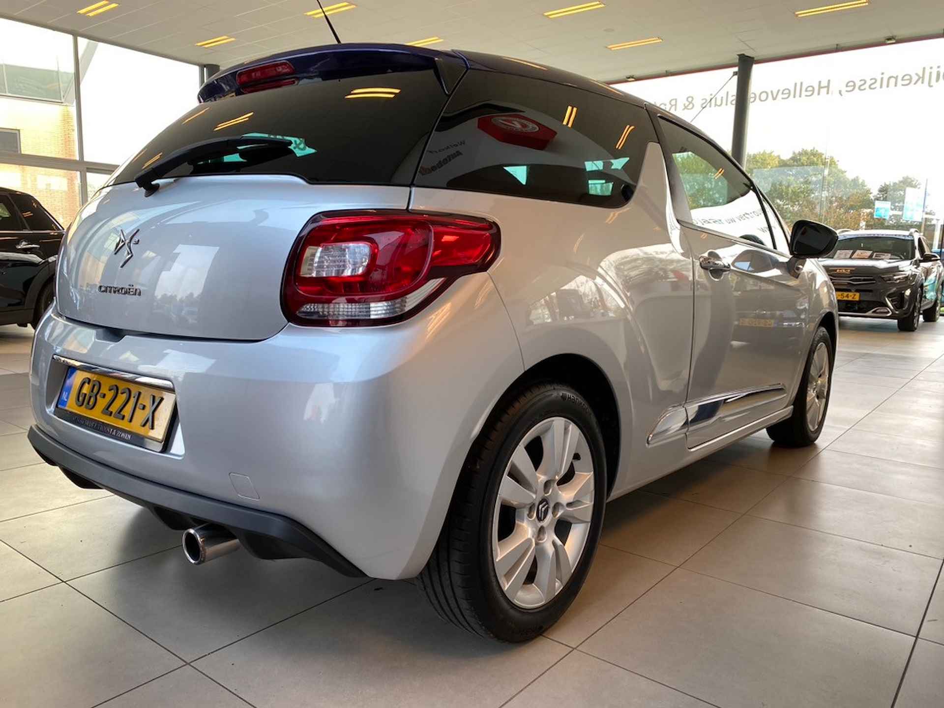 Citroën DS3 1.2 VTi So Chic,5 Zits,Navigatie,Climate&Cruisecontrol,Bleutooth met Spraakbediening,Elektrischpakket,Two-Tone Lak,16 Inch Lmv - 9/25