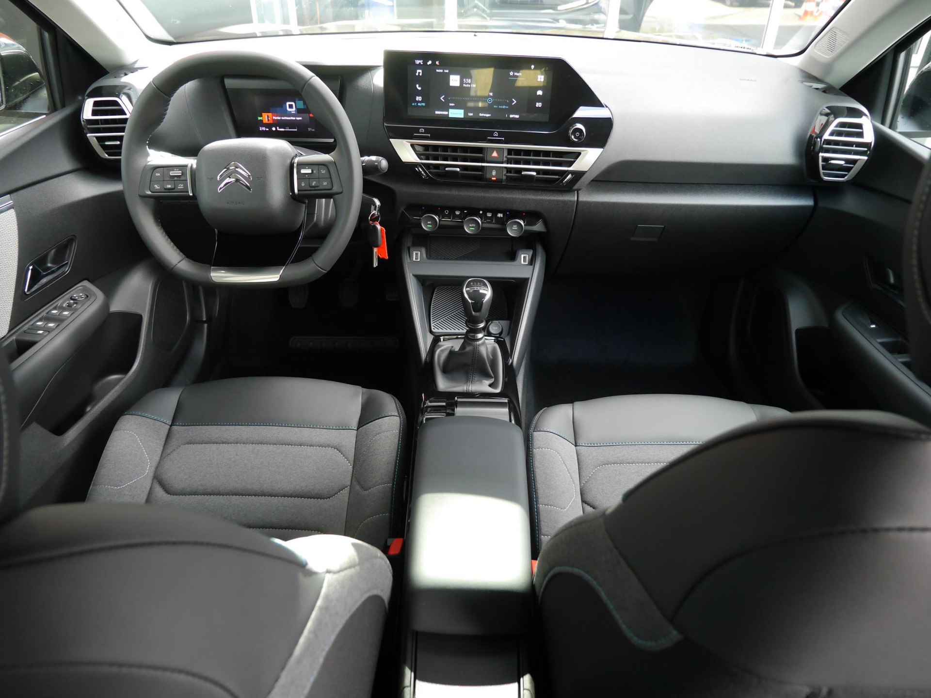 Citroen C4 1.2 Puretech Feel | Nieuwe auto | Achteruitrijcamera | Climate control | Comfort stoelen | Parkeersensoren achter | Cruise control | Android auto en Apple carplay - 7/40