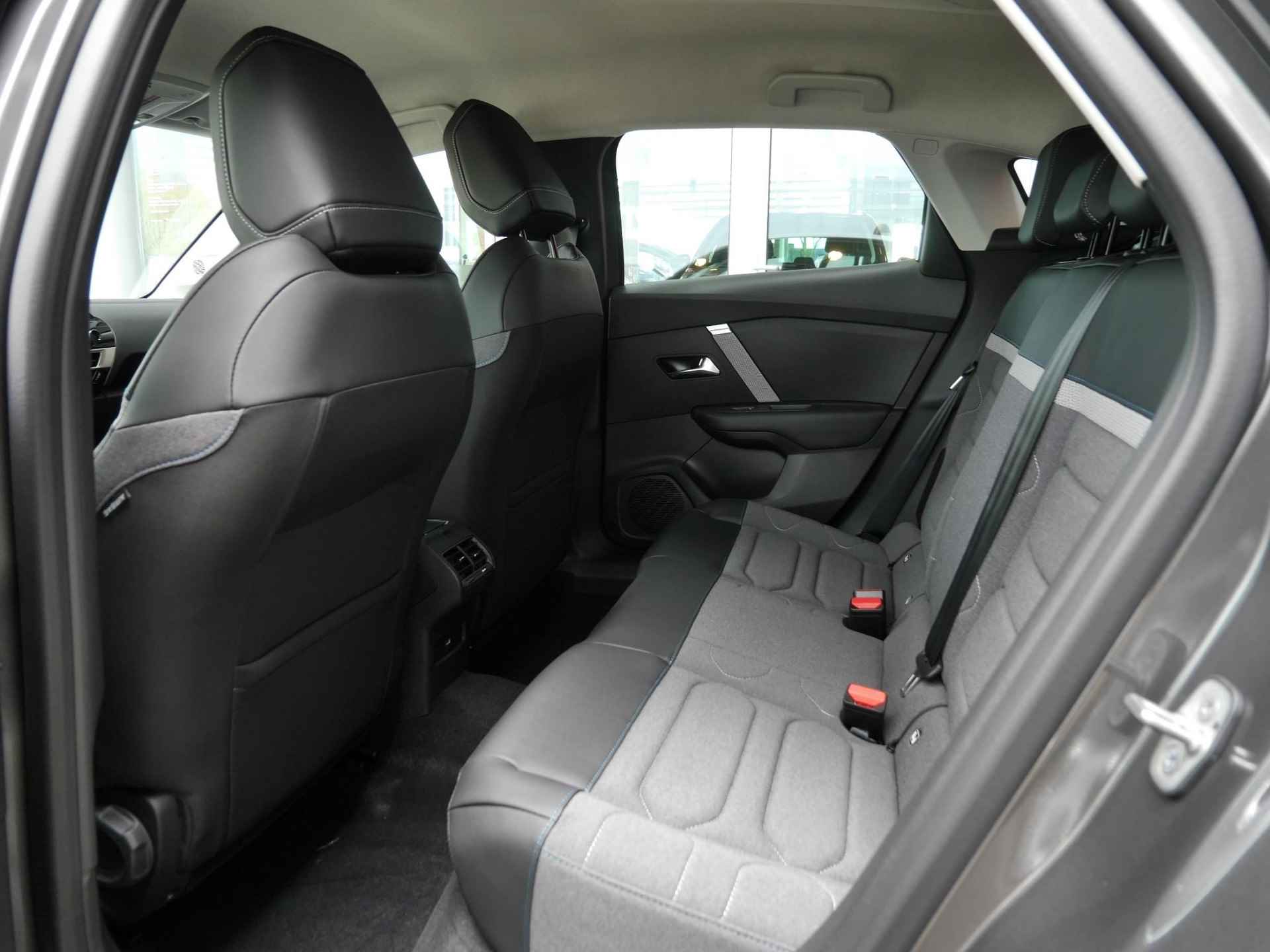 Citroen C4 1.2 Puretech Feel | Nieuwe auto | Achteruitrijcamera | Climate control | Comfort stoelen | Parkeersensoren achter | Cruise control | Android auto en Apple carplay - 10/40