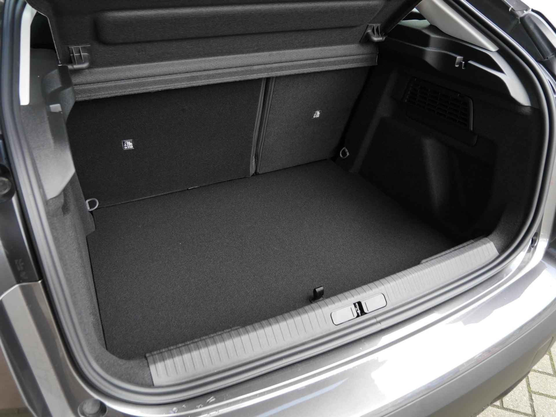 Citroen C4 1.2 Puretech Feel | Nieuwe auto | Achteruitrijcamera | Climate control | Comfort stoelen | Parkeersensoren achter | Cruise control | Android auto en Apple carplay - 11/40