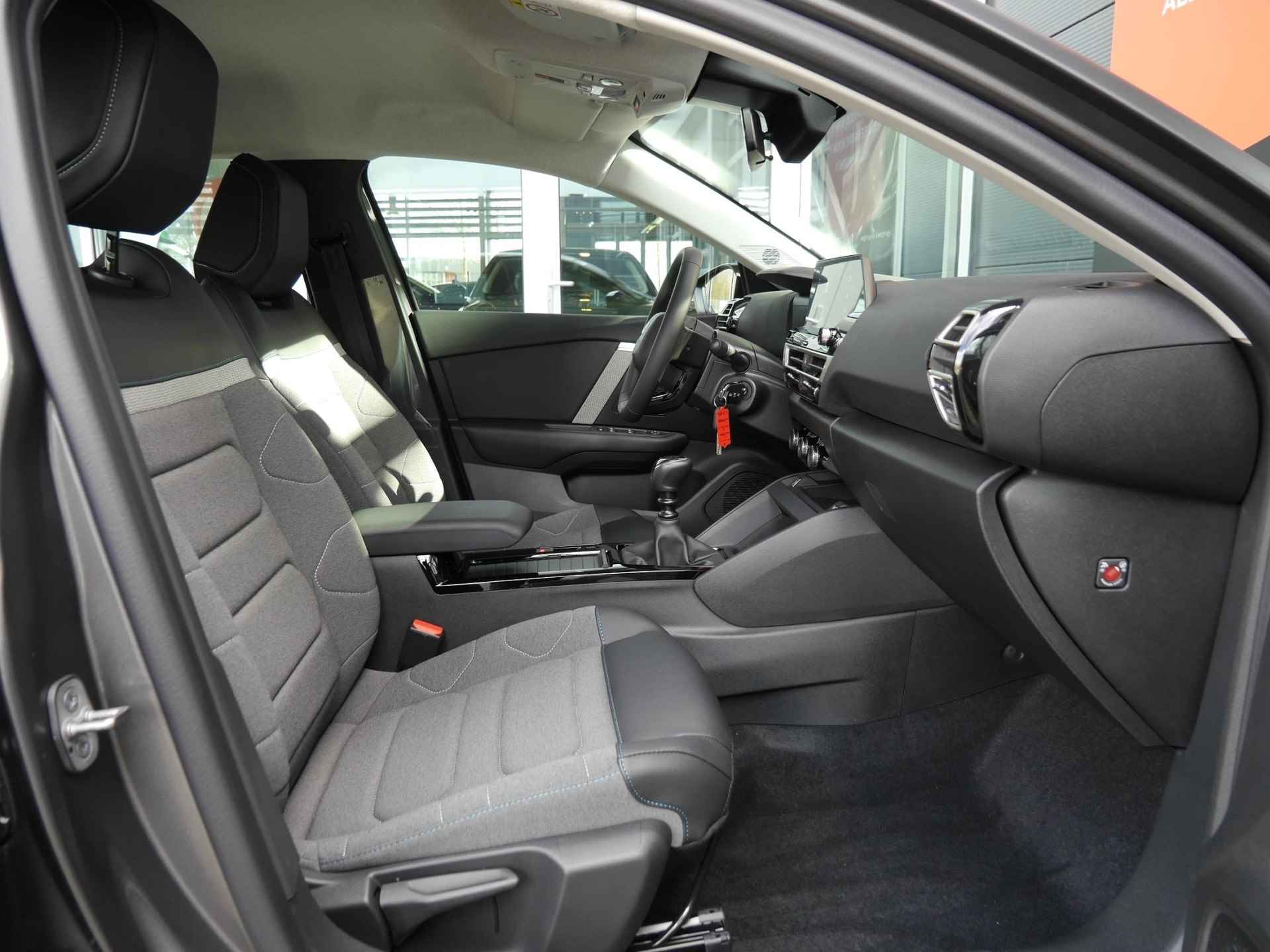 Citroen C4 1.2 Puretech Feel | Nieuwe auto | Achteruitrijcamera | Climate control | Comfort stoelen | Parkeersensoren achter | Cruise control | Android auto en Apple carplay - 13/40