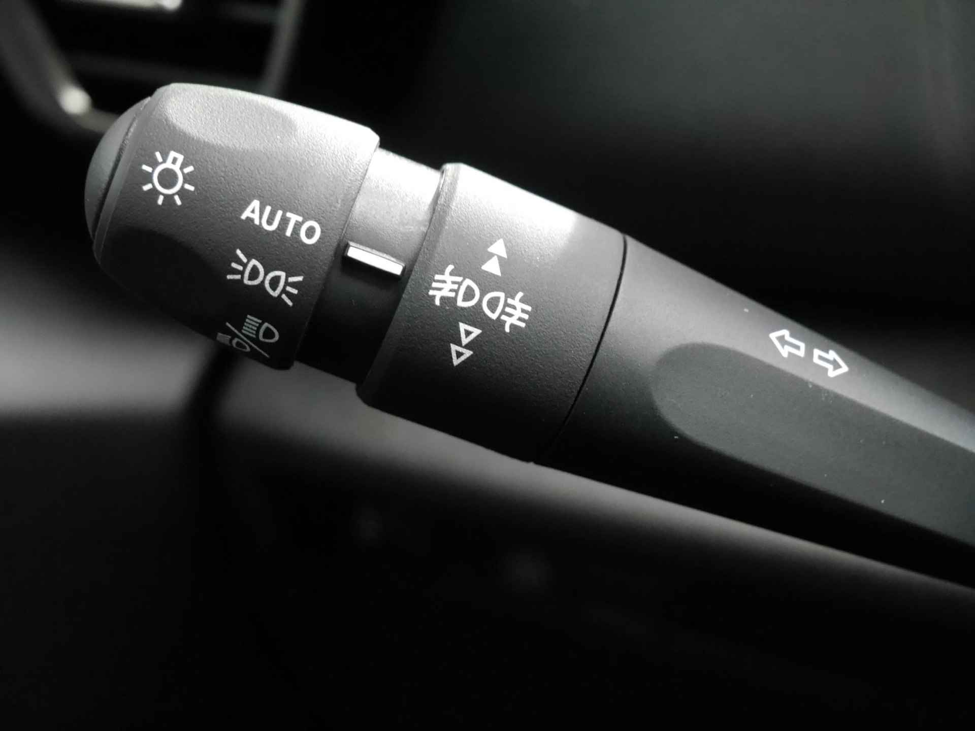 Citroen C4 1.2 Puretech Feel | Nieuwe auto | Achteruitrijcamera | Climate control | Comfort stoelen | Parkeersensoren achter | Cruise control | Android auto en Apple carplay - 15/40