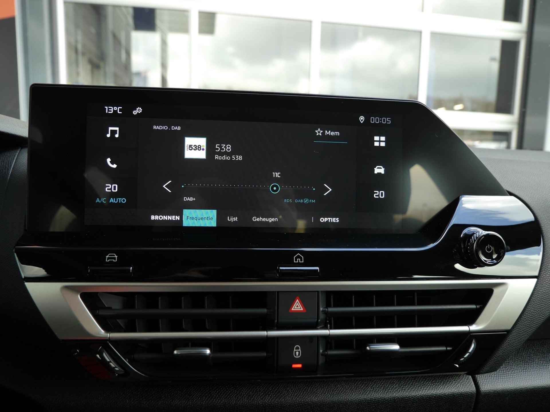 Citroen C4 1.2 Puretech Feel | Nieuwe auto | Achteruitrijcamera | Climate control | Comfort stoelen | Parkeersensoren achter | Cruise control | Android auto en Apple carplay - 20/40