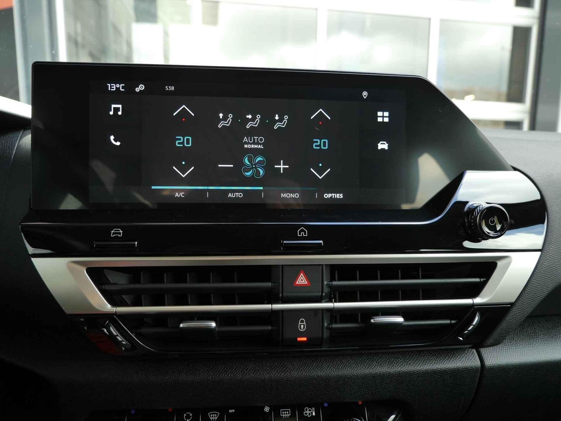 Citroen C4 1.2 Puretech Feel | Nieuwe auto | Achteruitrijcamera | Climate control | Comfort stoelen | Parkeersensoren achter | Cruise control | Android auto en Apple carplay - 24/40