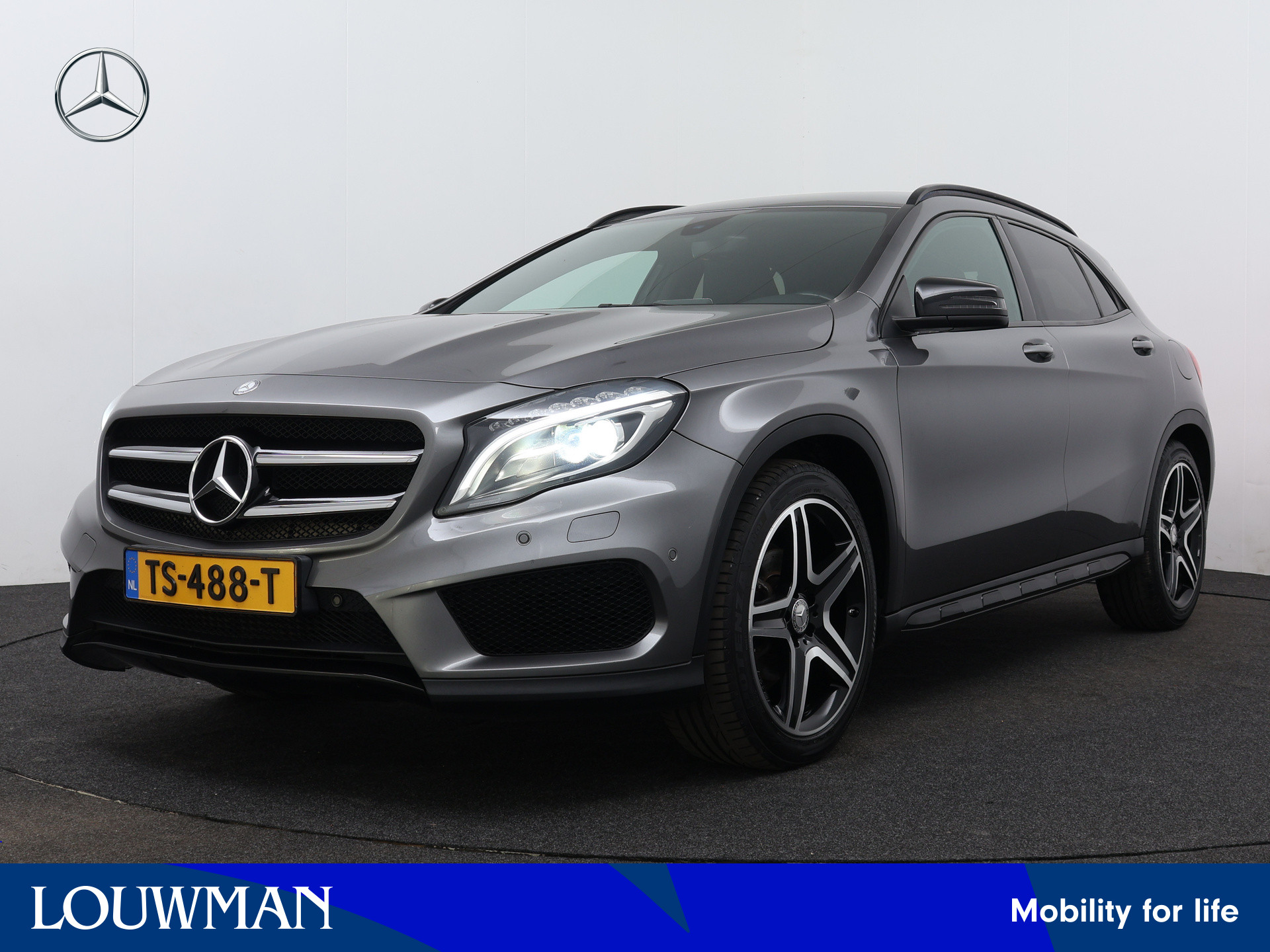 Mercedes-Benz GLA 180 AMG Night Edition Plus Limited | AMG Line | Trekhaak | Parkeersensoren |