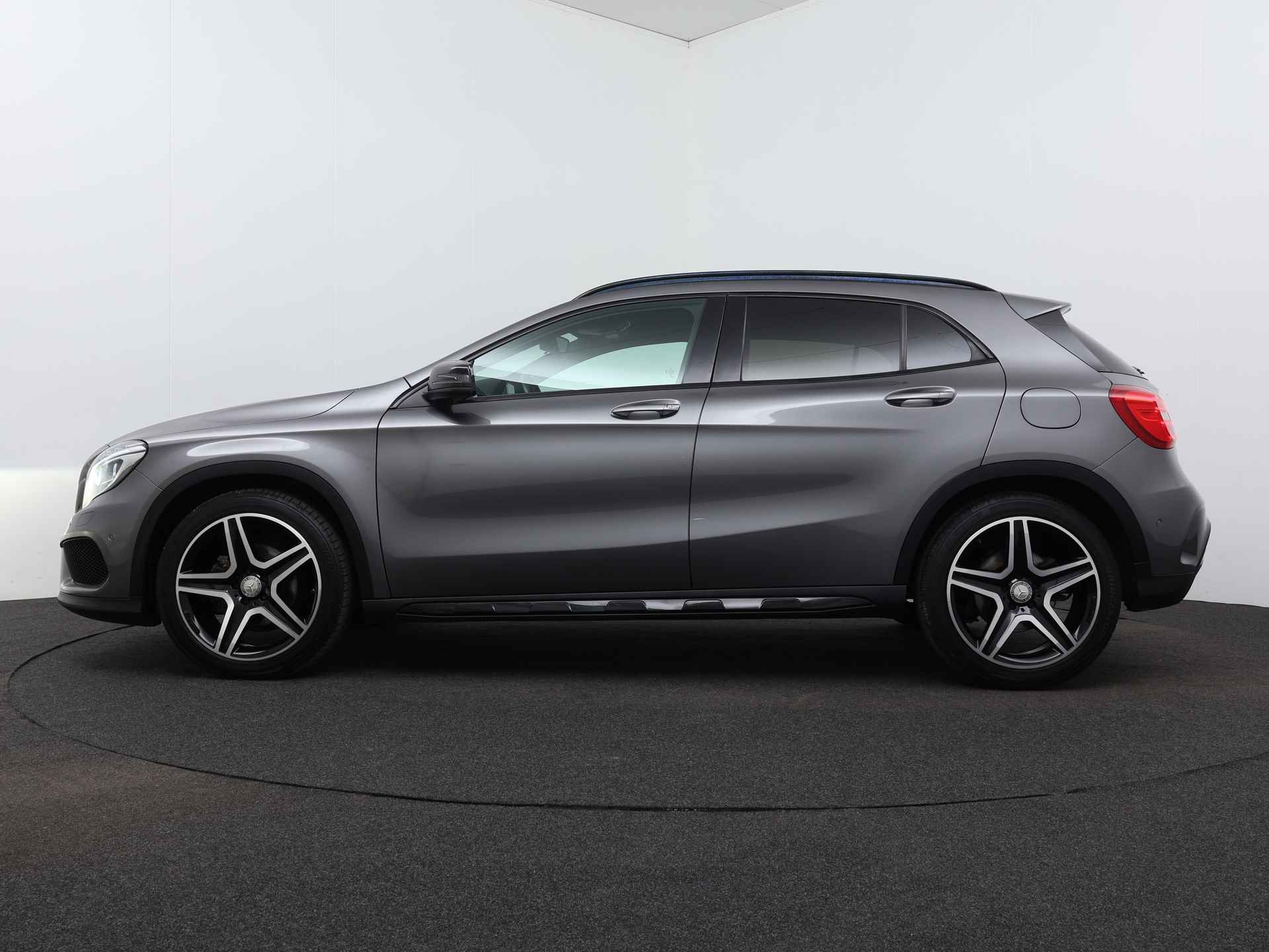 Mercedes-Benz GLA 180 AMG Night Edition Plus Limited | AMG Line | Trekhaak | Parkeersensoren | - 4/42