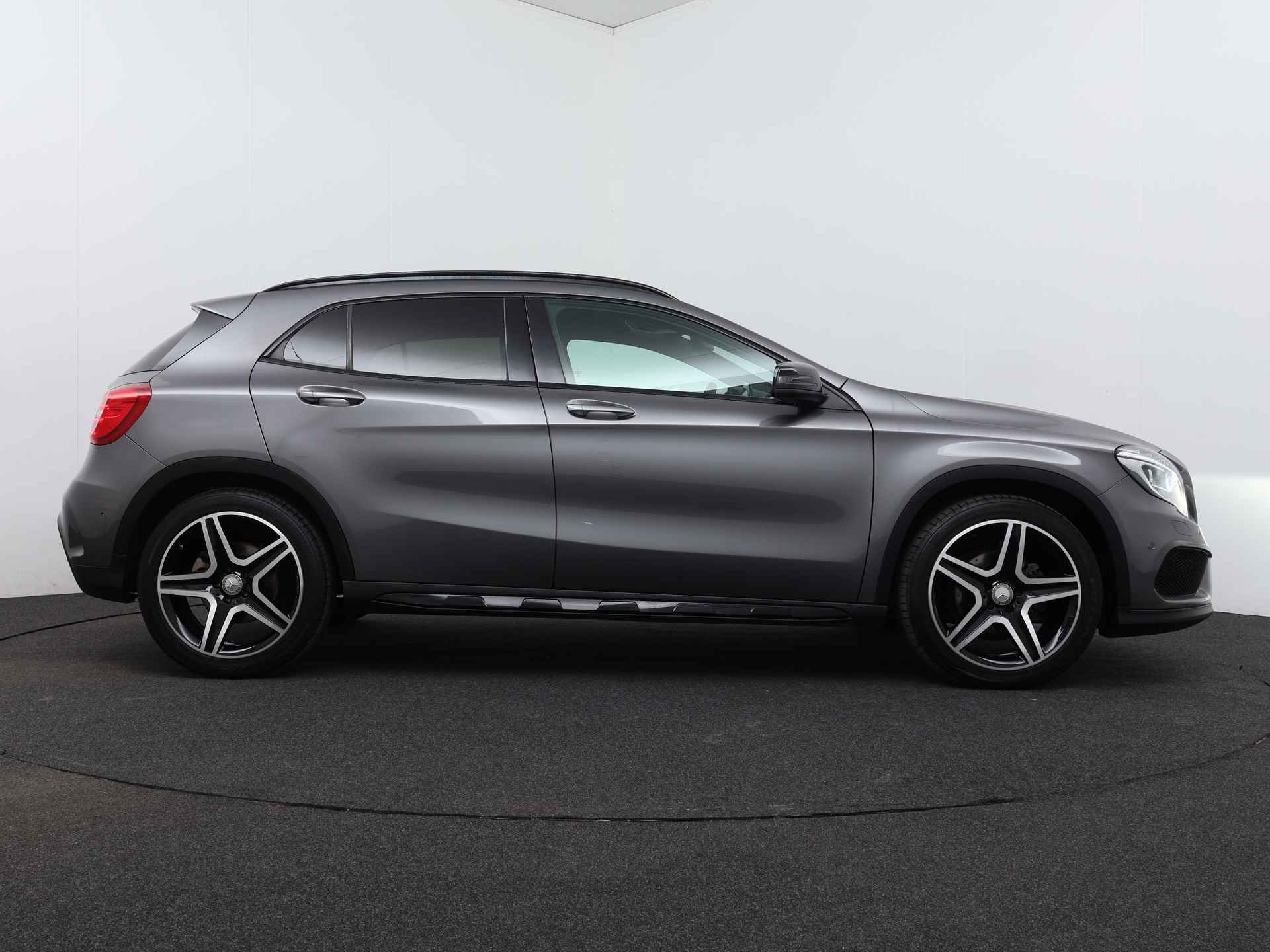 Mercedes-Benz GLA 180 AMG Night Edition Plus Limited | AMG Line | Trekhaak | Parkeersensoren | - 15/42