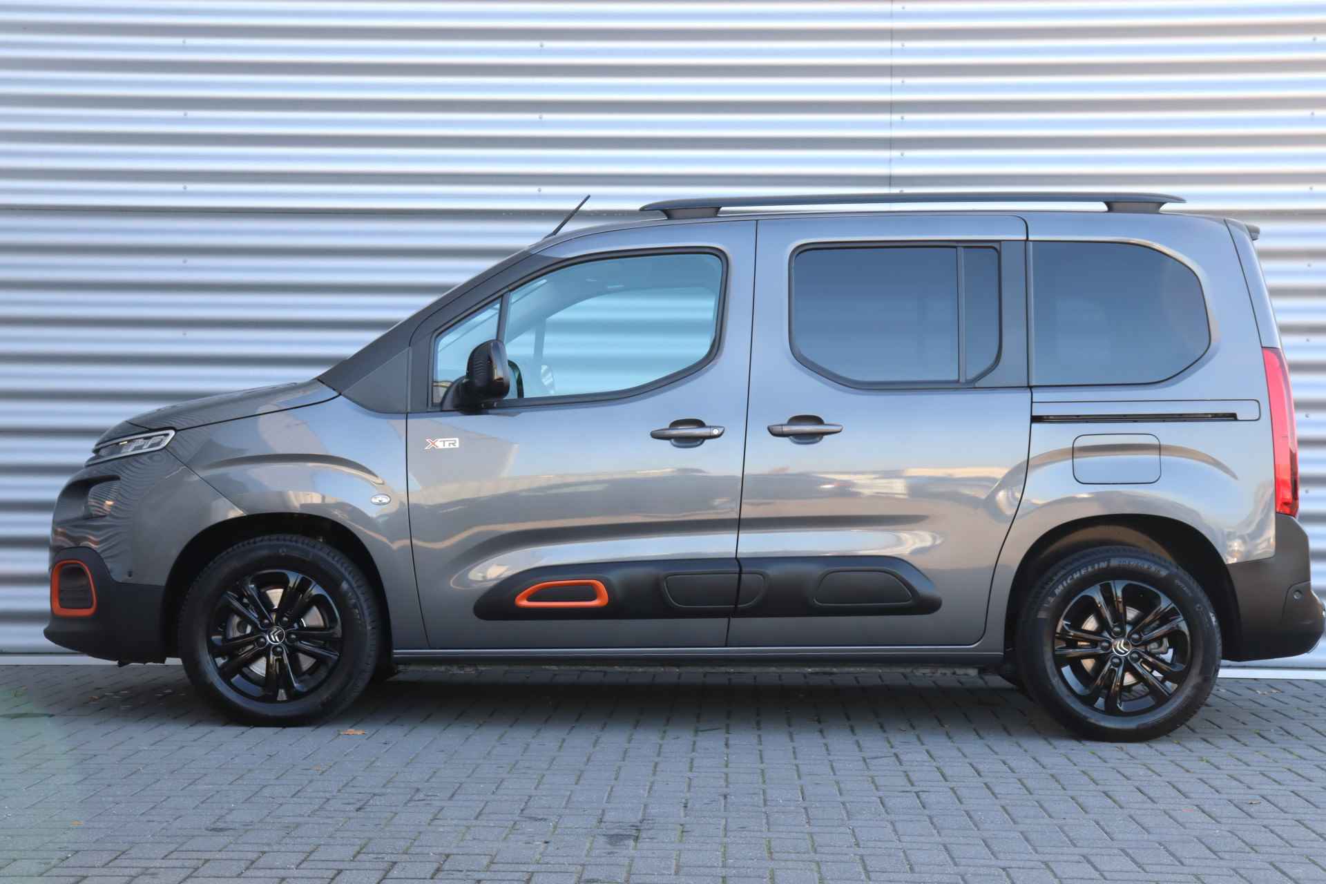 Citroën Berlingo 1.2 PURETECH 130PK SHINE AUTOMAAT / NAVI / CLIMA / LED / PDC / 16" LMV / CAMERA / KEYLESS / BLUETOOTH / CRUISECONTROL / 1E EIGEN - 2/40